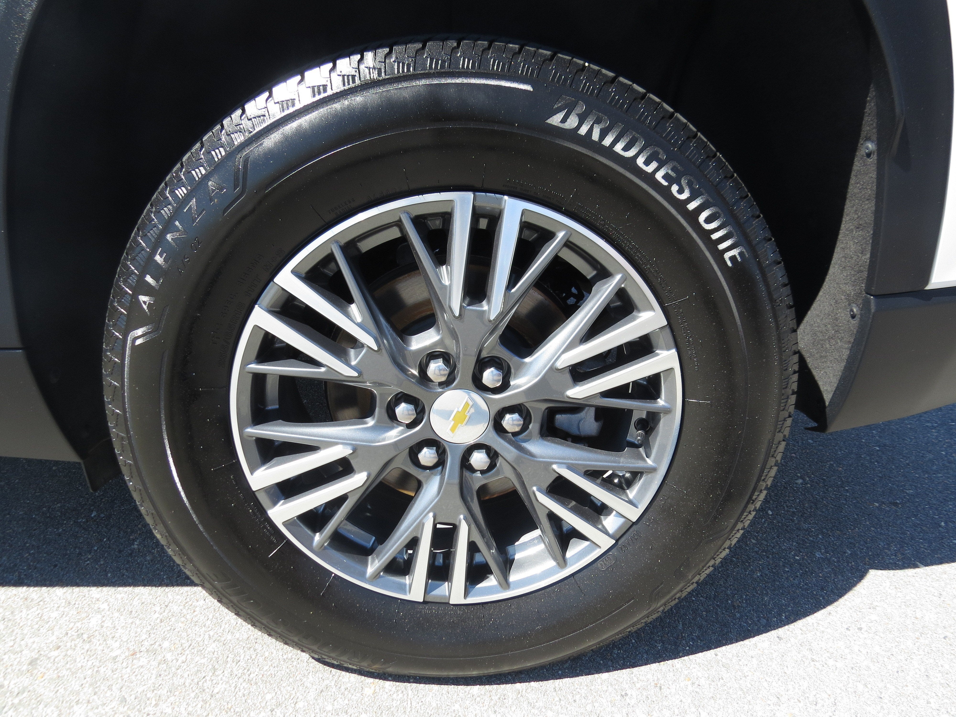 2024 Chevrolet Traverse FWD LT