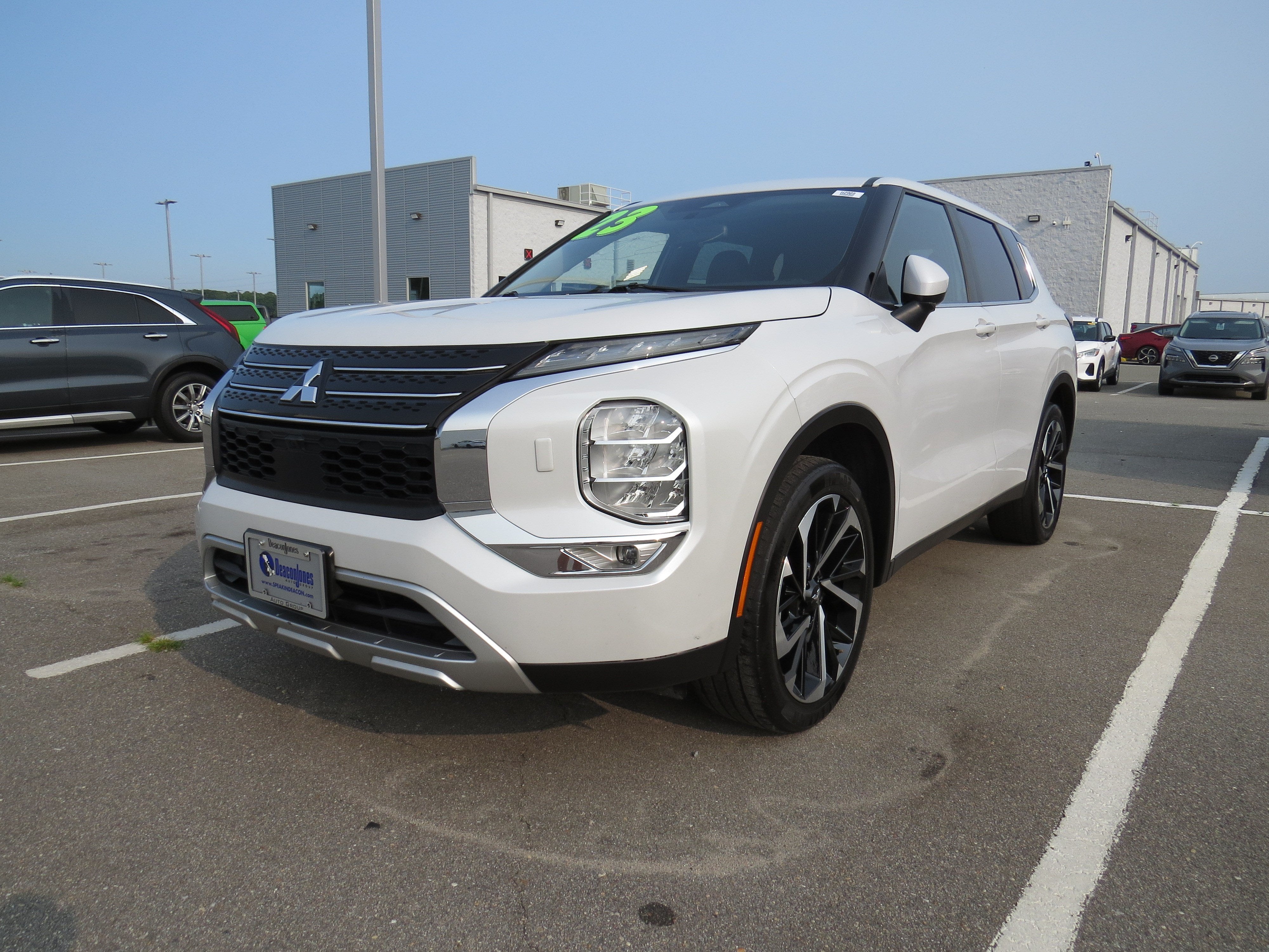 2023 Mitsubishi Outlander SE
