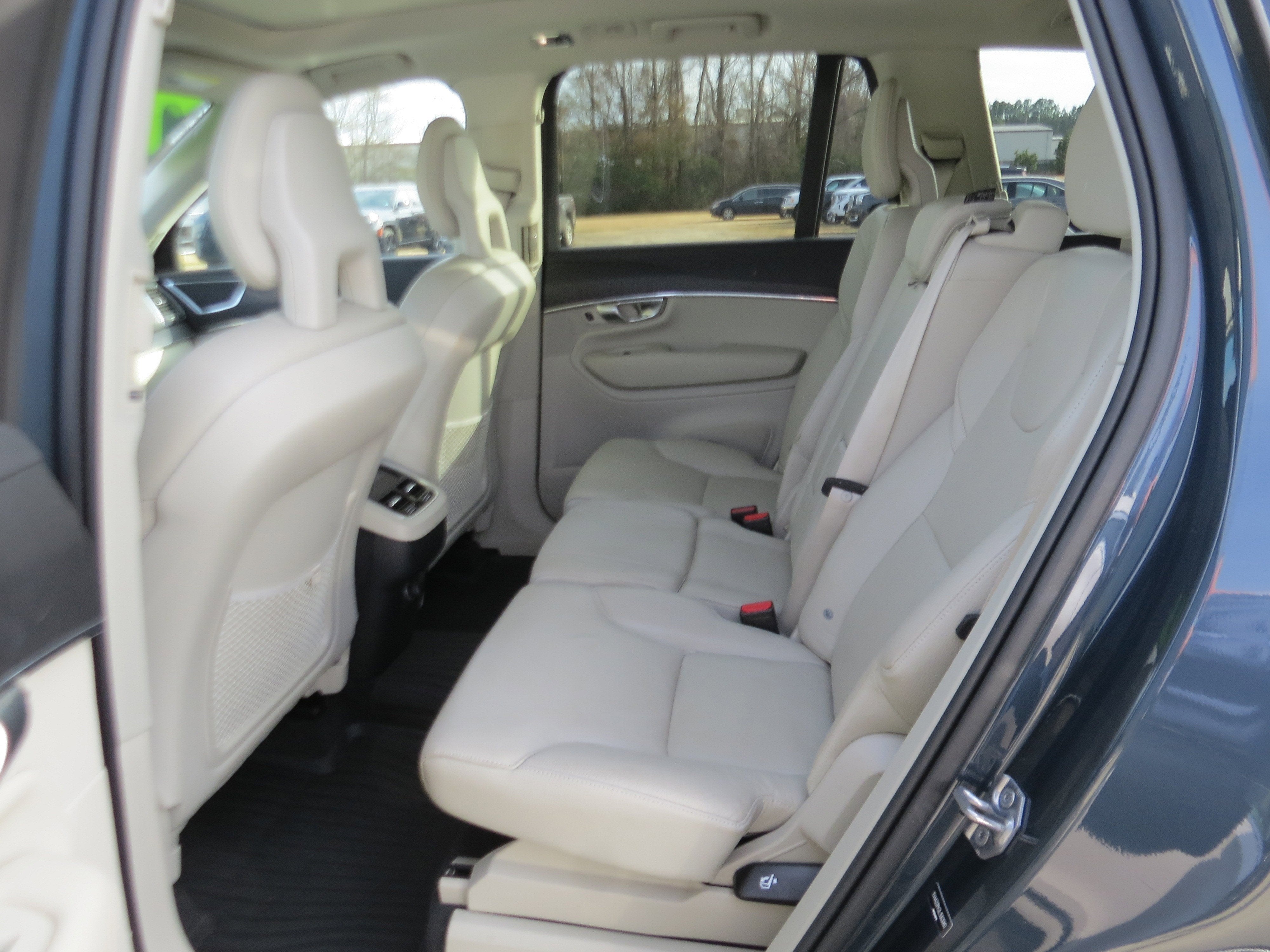 2020 Volvo XC90 Momentum