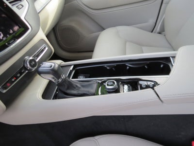 2020 Volvo XC90 Momentum