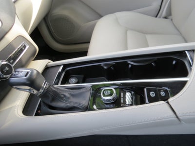 2020 Volvo XC90 Momentum