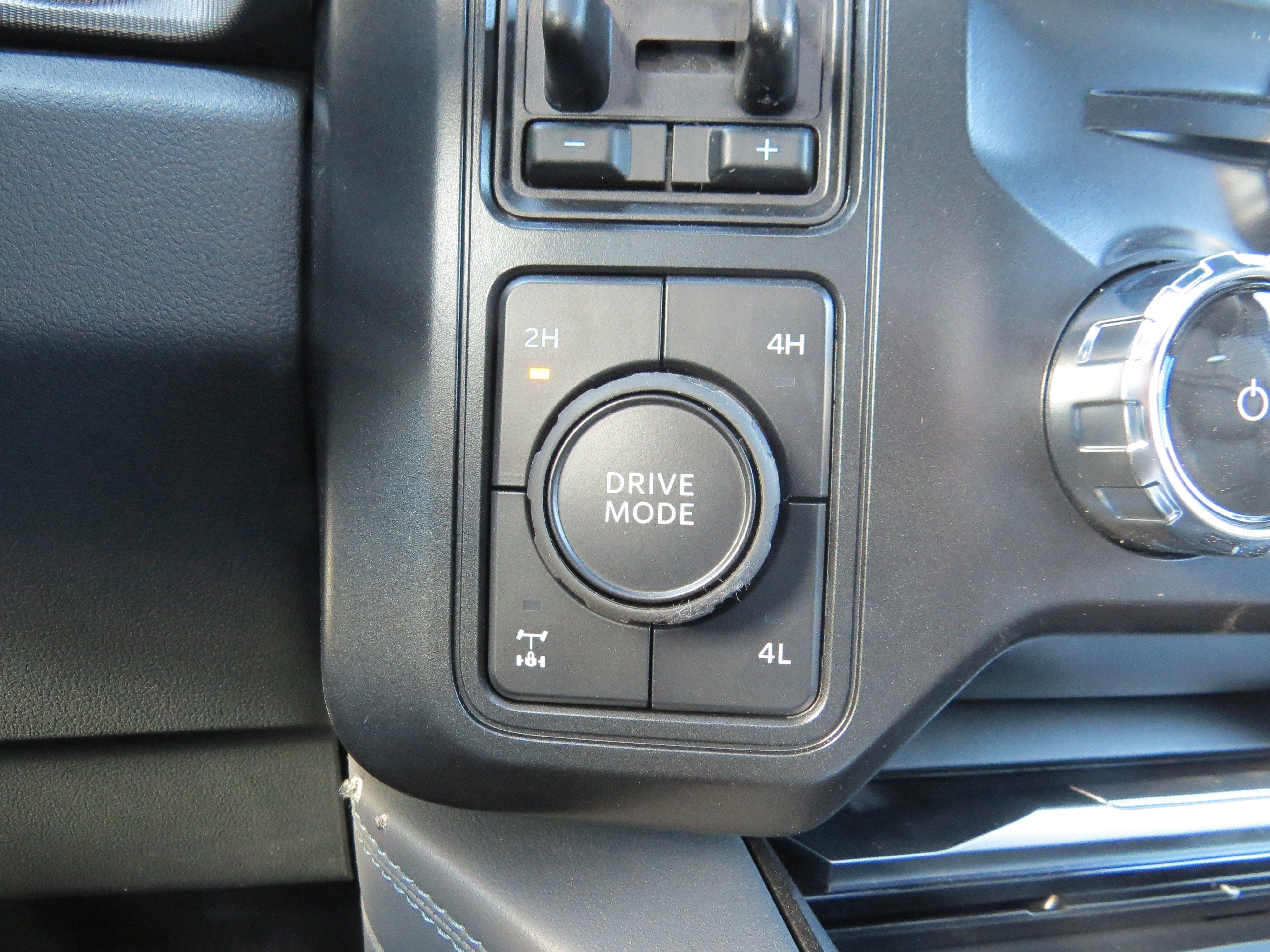 2027 Ford Super Duty F-250 SRW Platinum