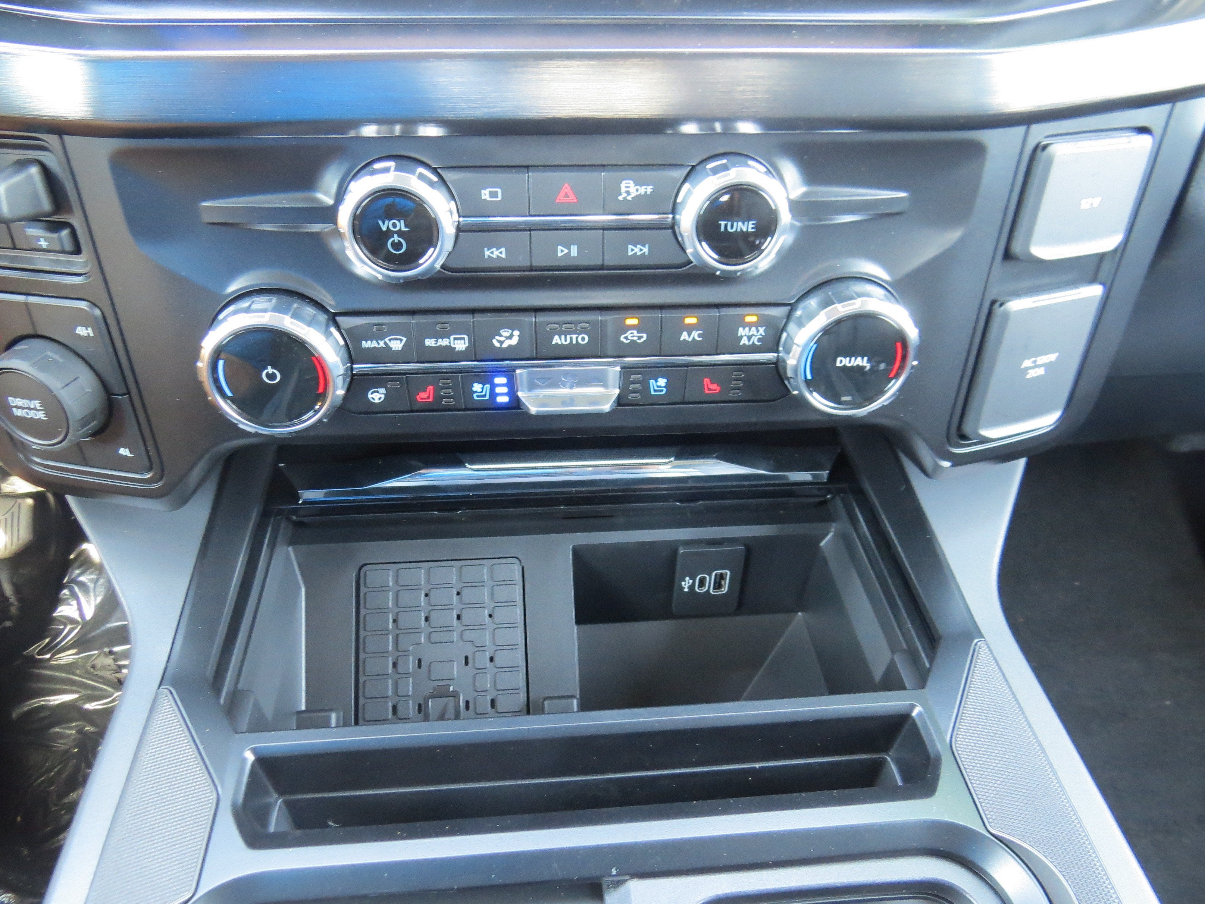 2027 Ford Super Duty F-250 SRW LARIAT