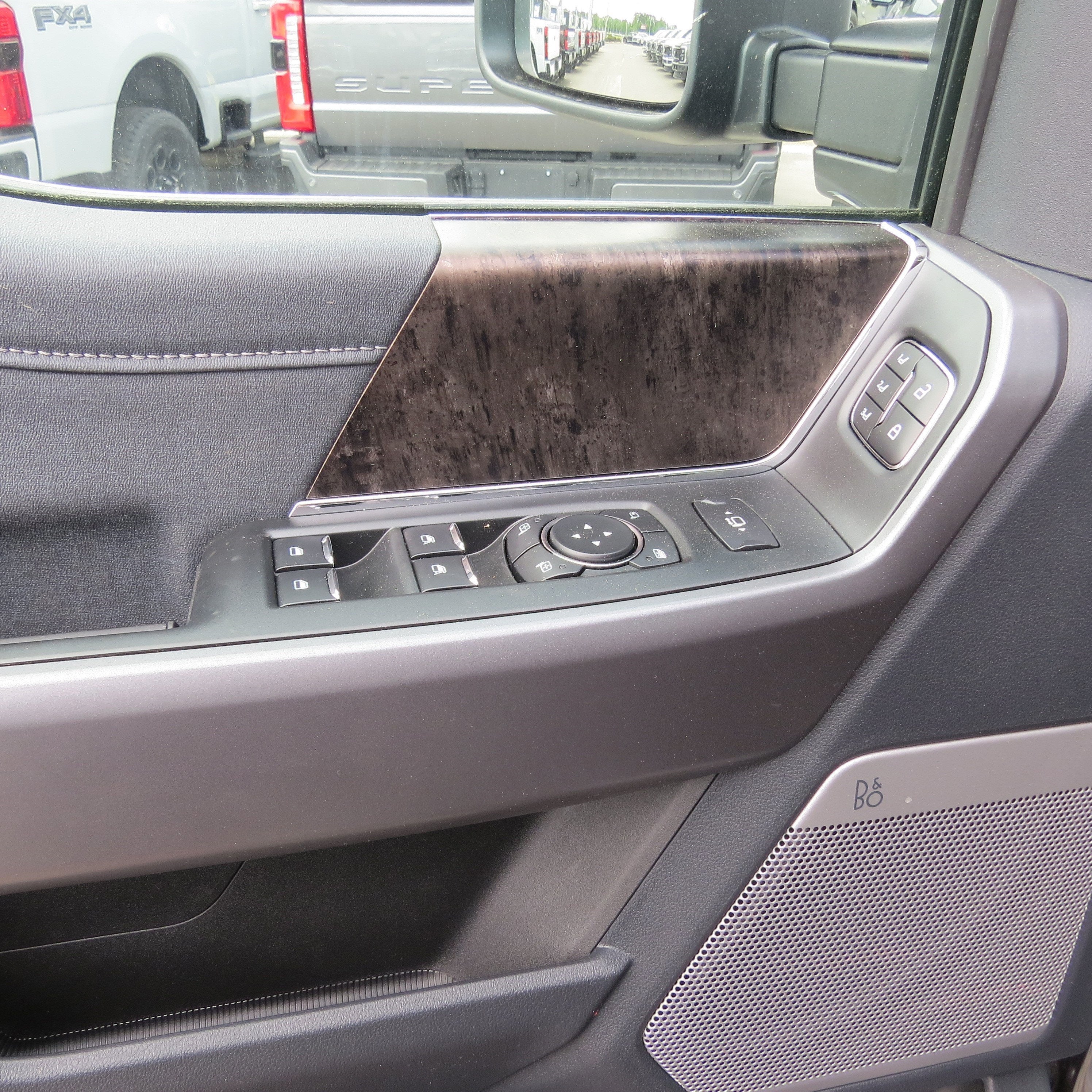 2025 Ford Super Duty F-350 SRW LARIAT