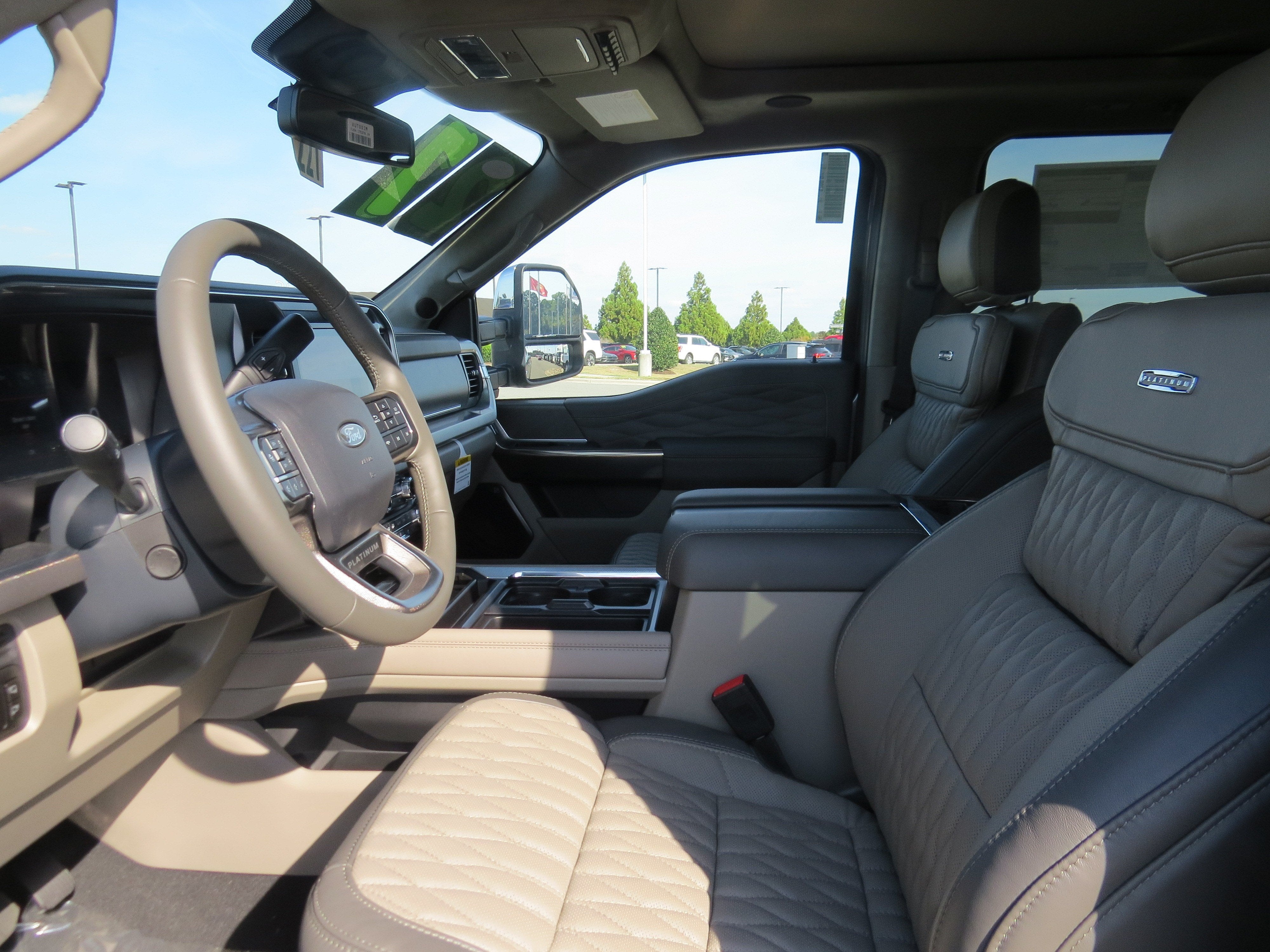 2027 Ford Super Duty F-350 SRW Platinum
