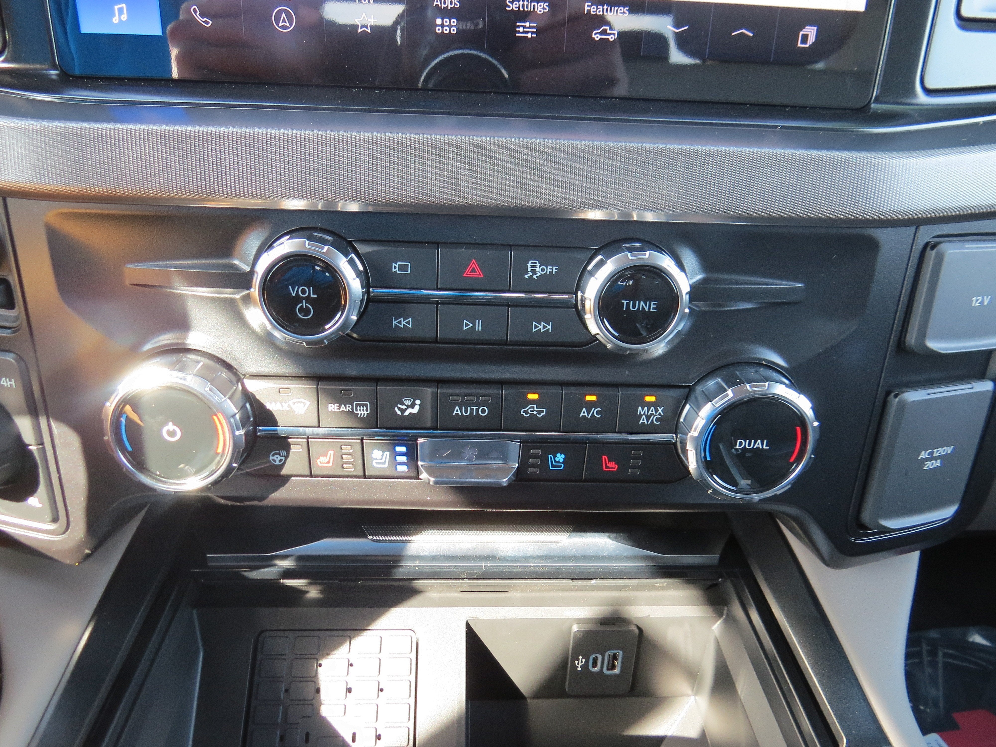 2027 Ford Super Duty F-350 SRW Platinum