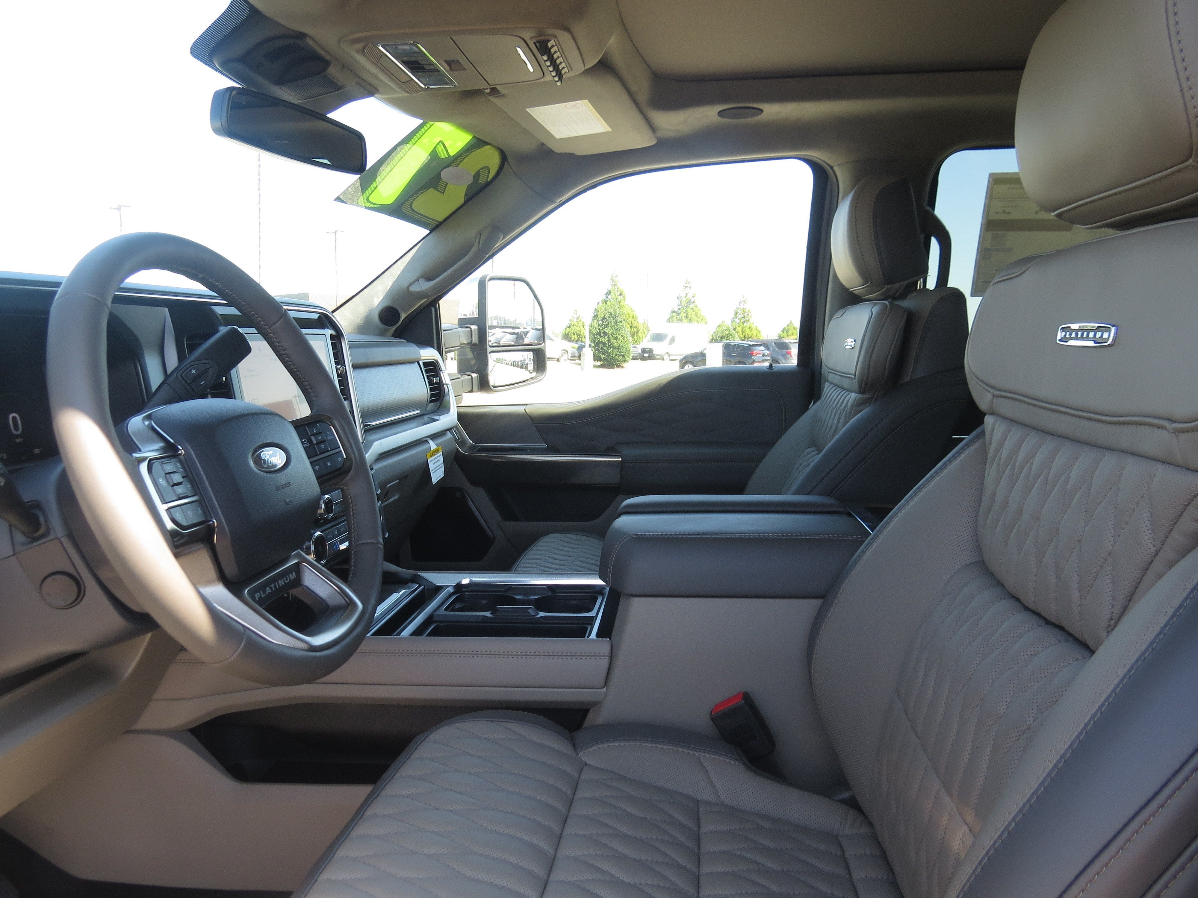 2027 Ford Super Duty F-350 SRW Platinum