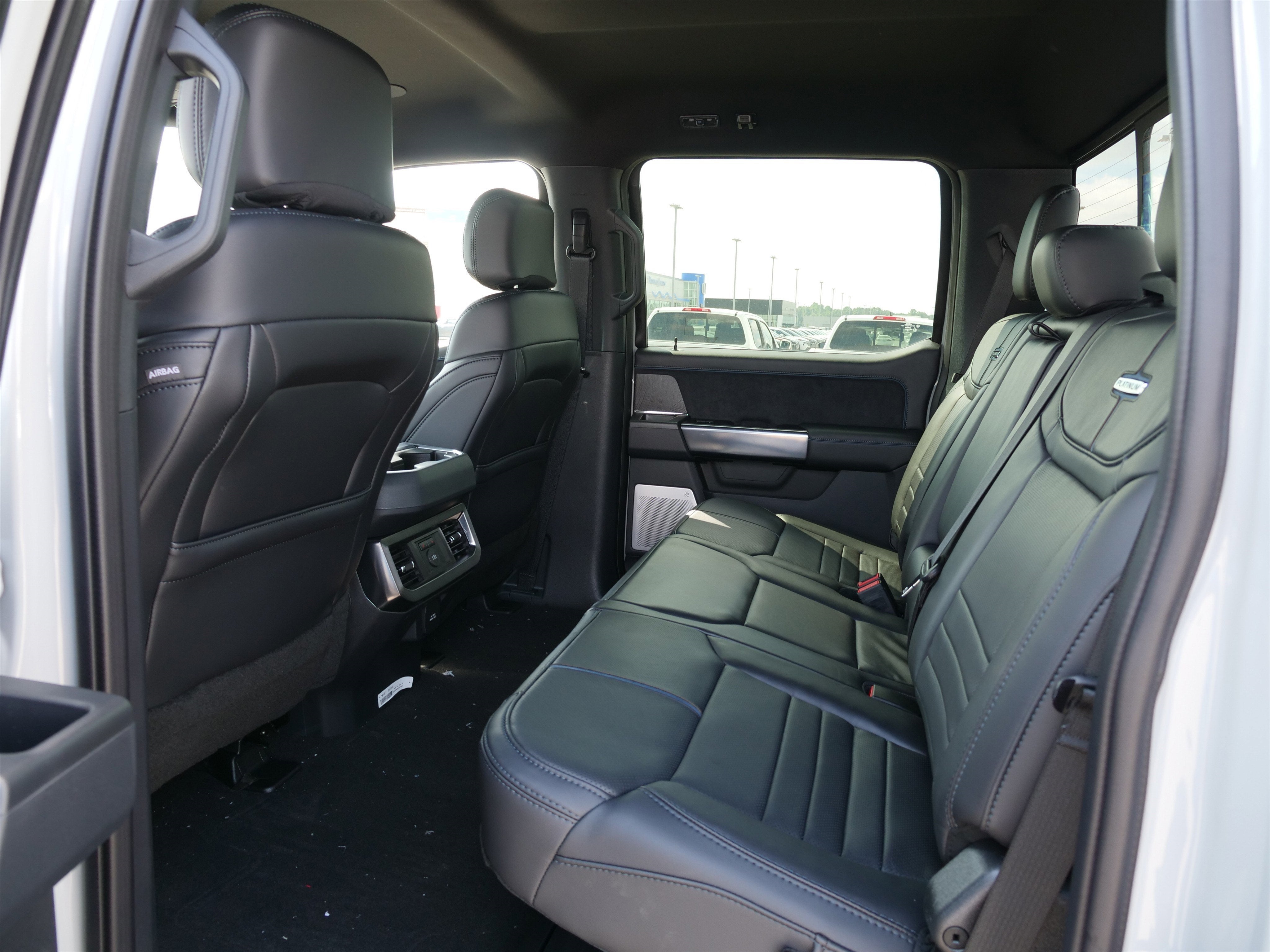 2025 Ford Super Duty F-350 SRW Platinum