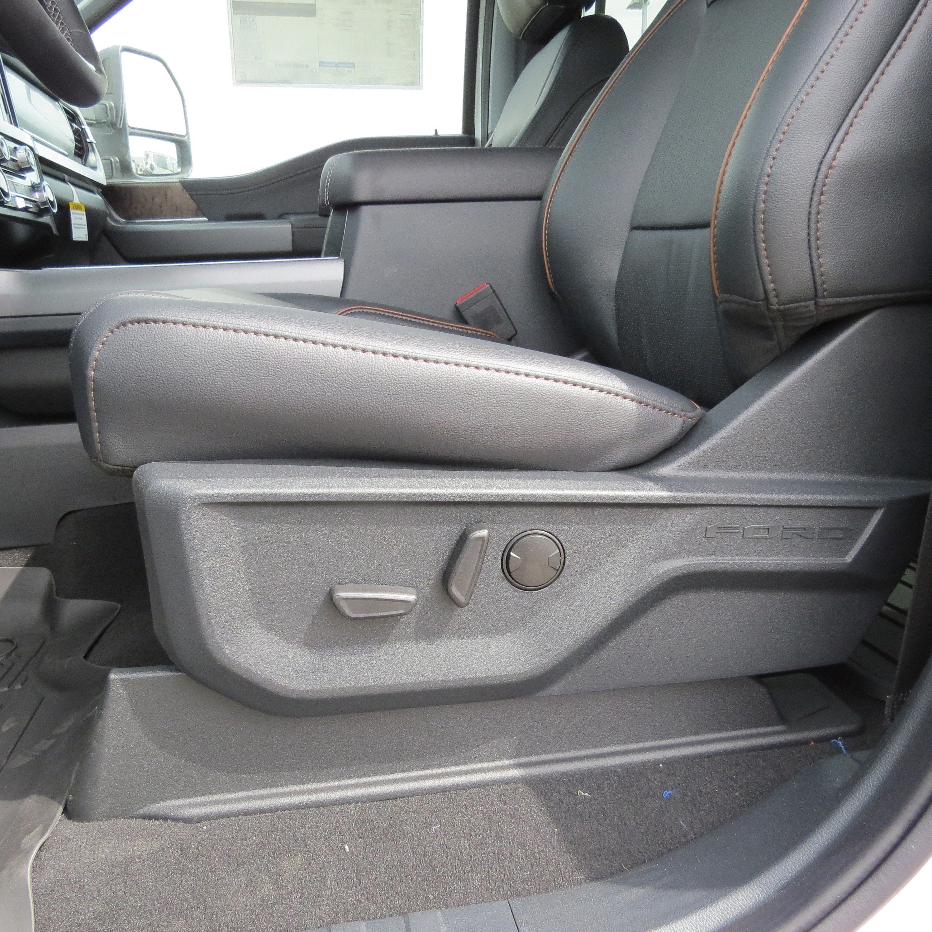 2025 Ford Super Duty F-350 SRW LARIAT