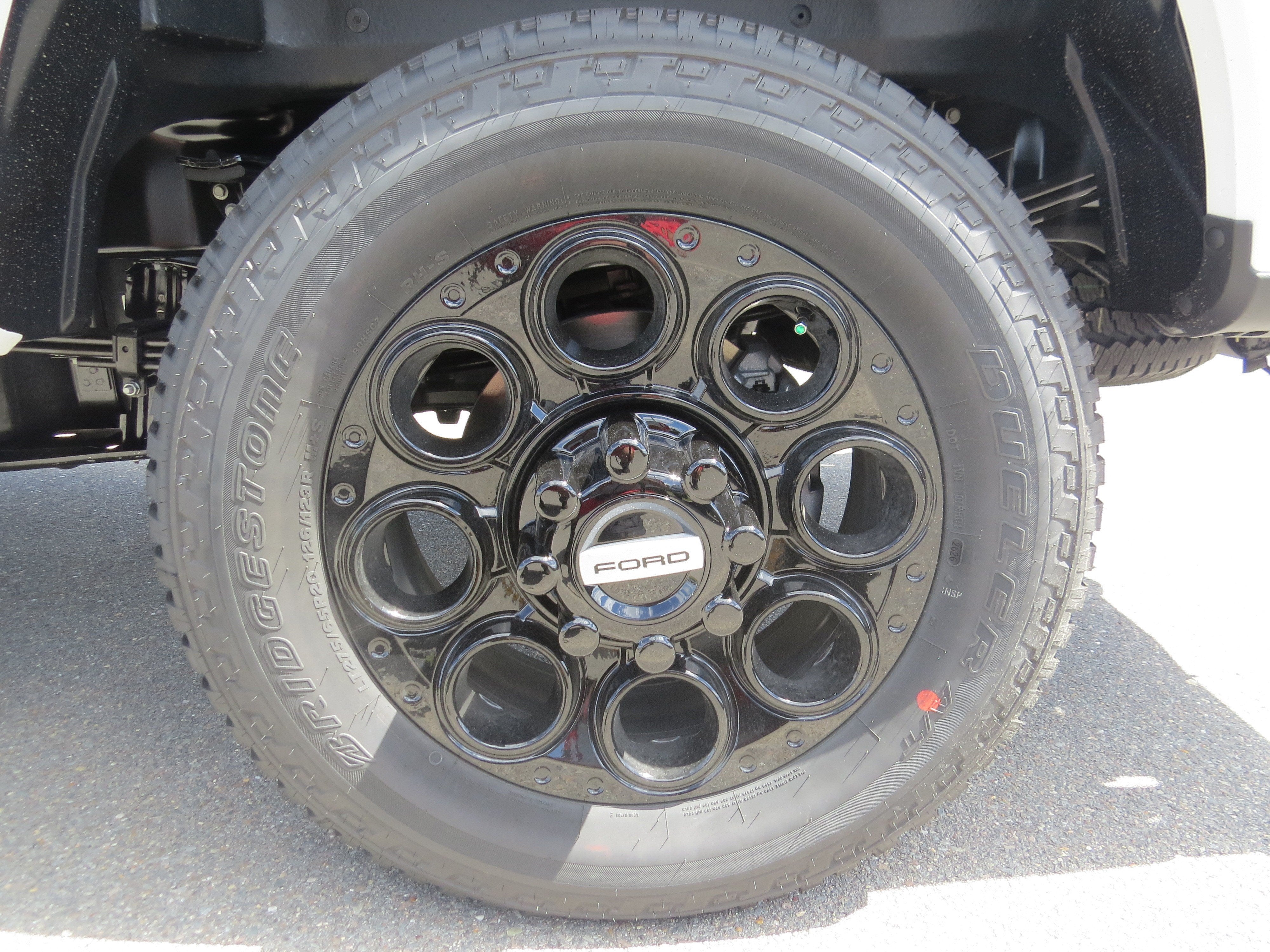 2027 Ford Super Duty F-350 SRW LARIAT