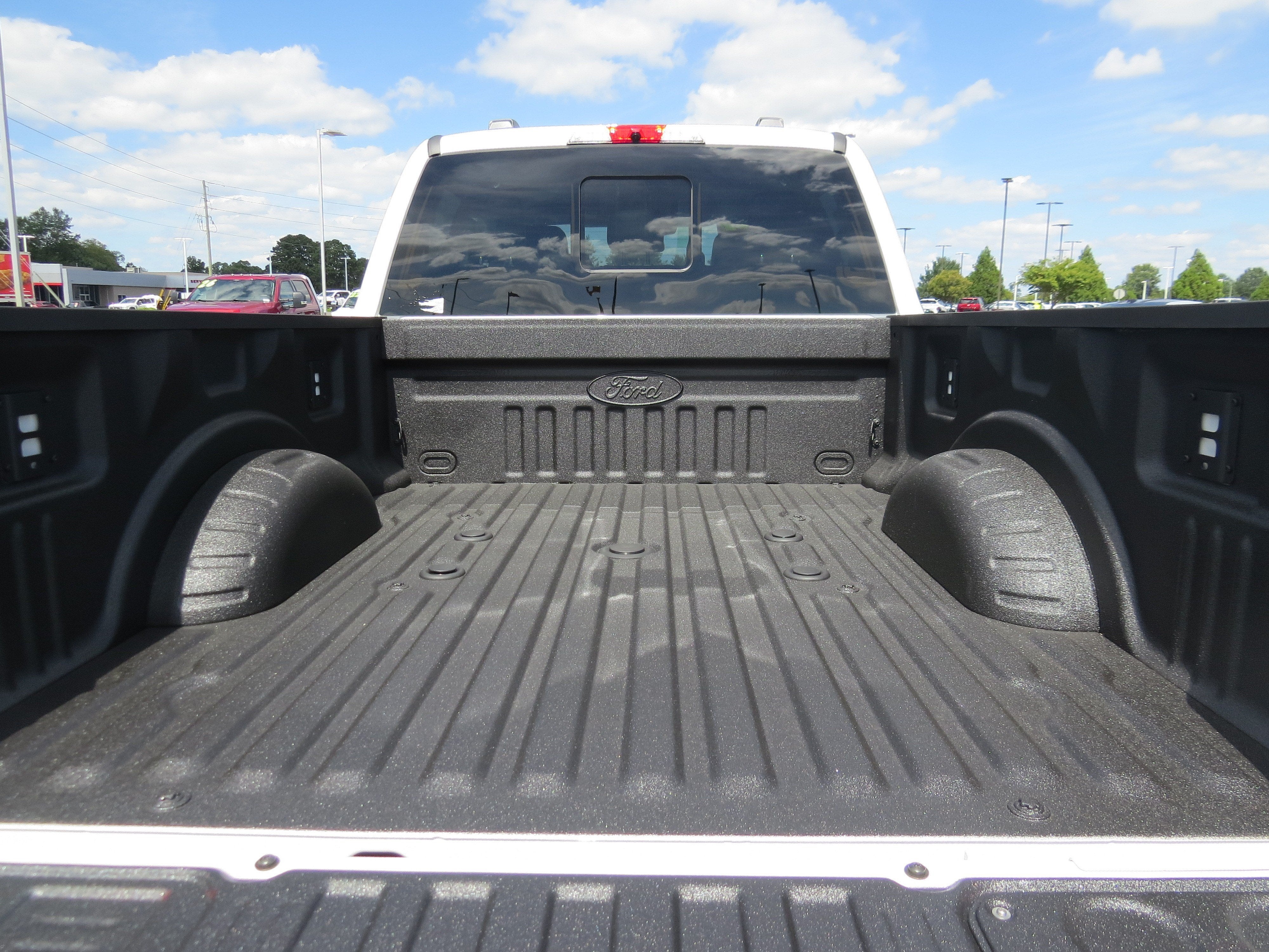 2027 Ford Super Duty F-350 SRW LARIAT