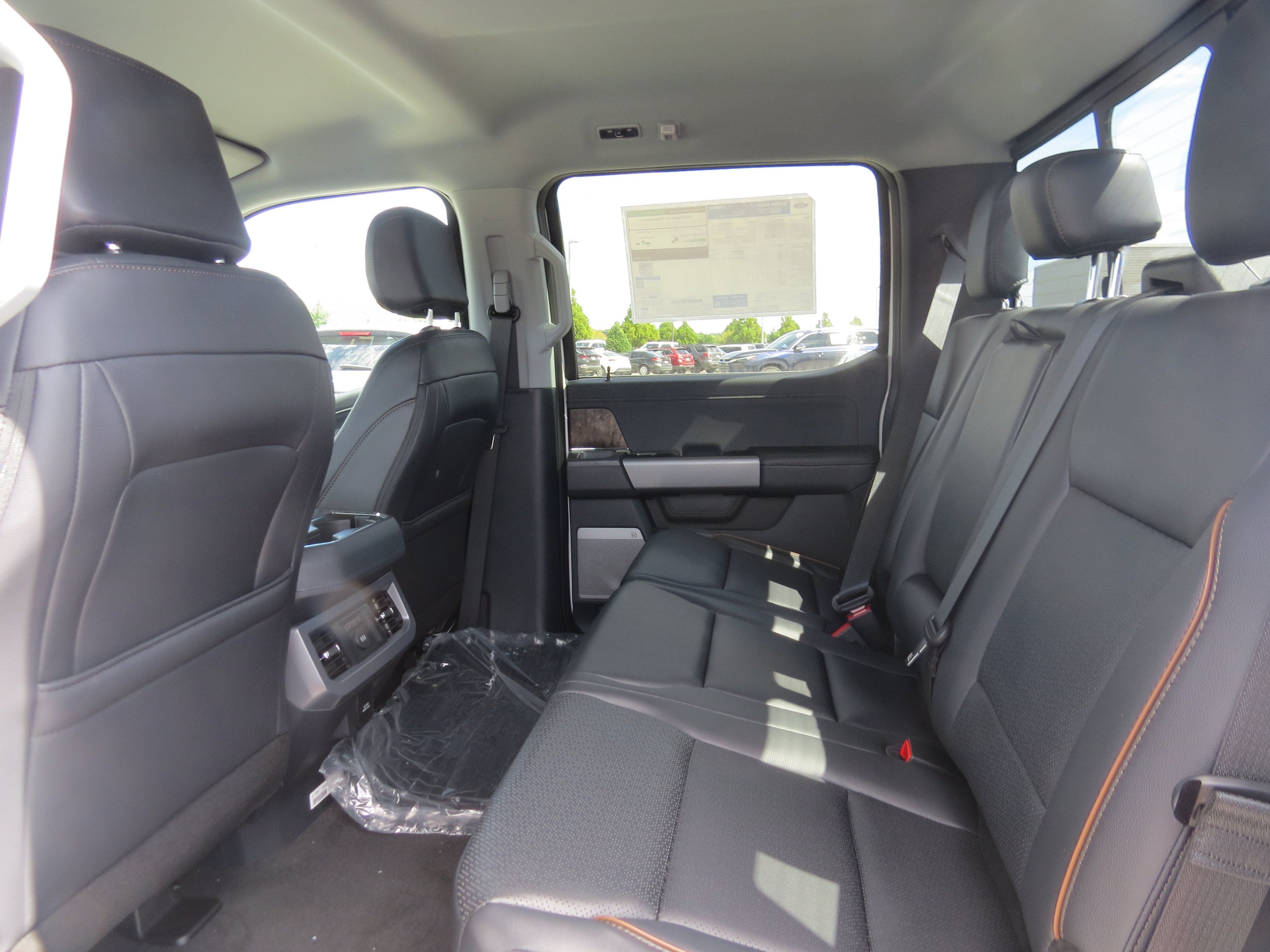 2027 Ford Super Duty F-350 SRW LARIAT