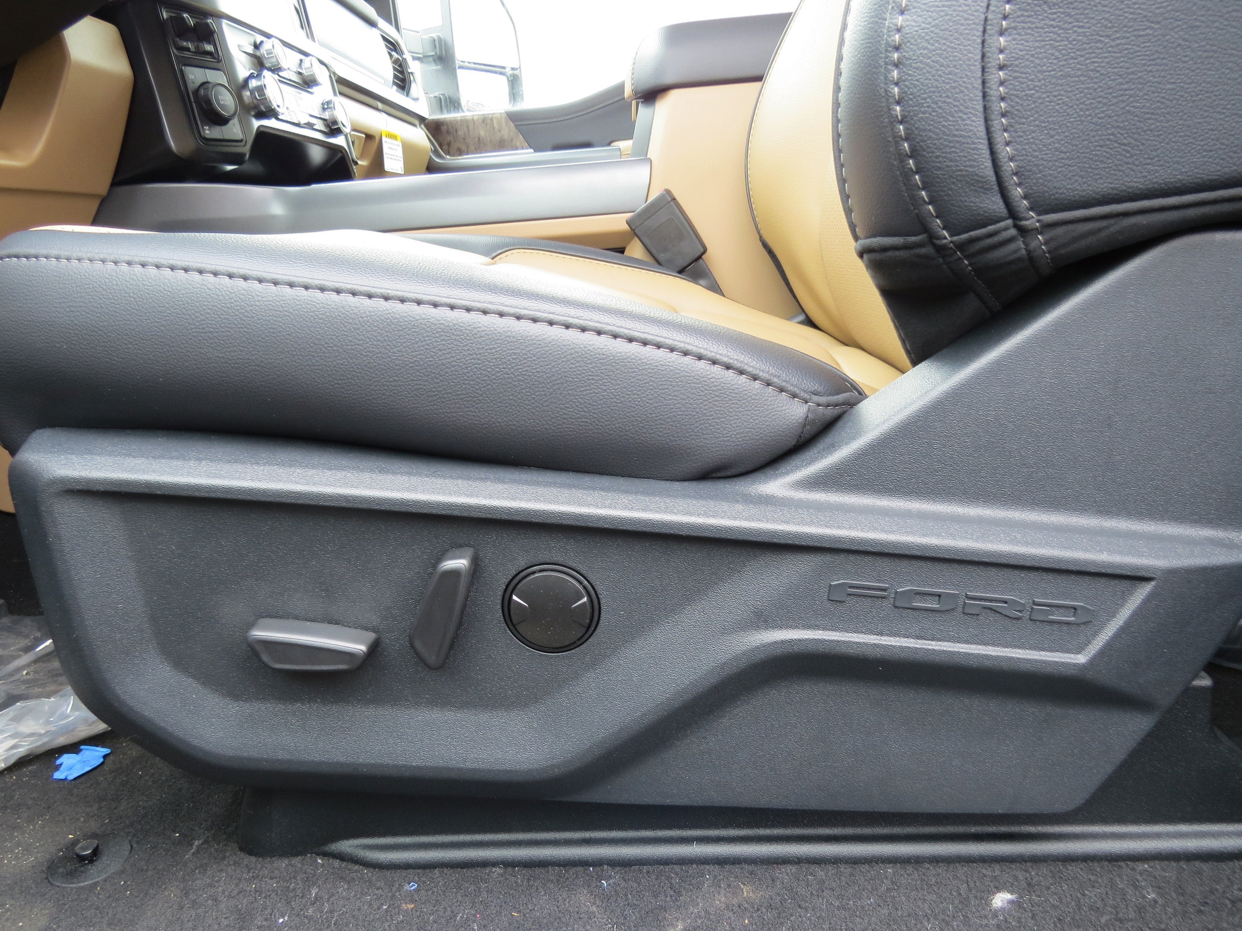 2025 Ford Super Duty F-350 SRW LARIAT