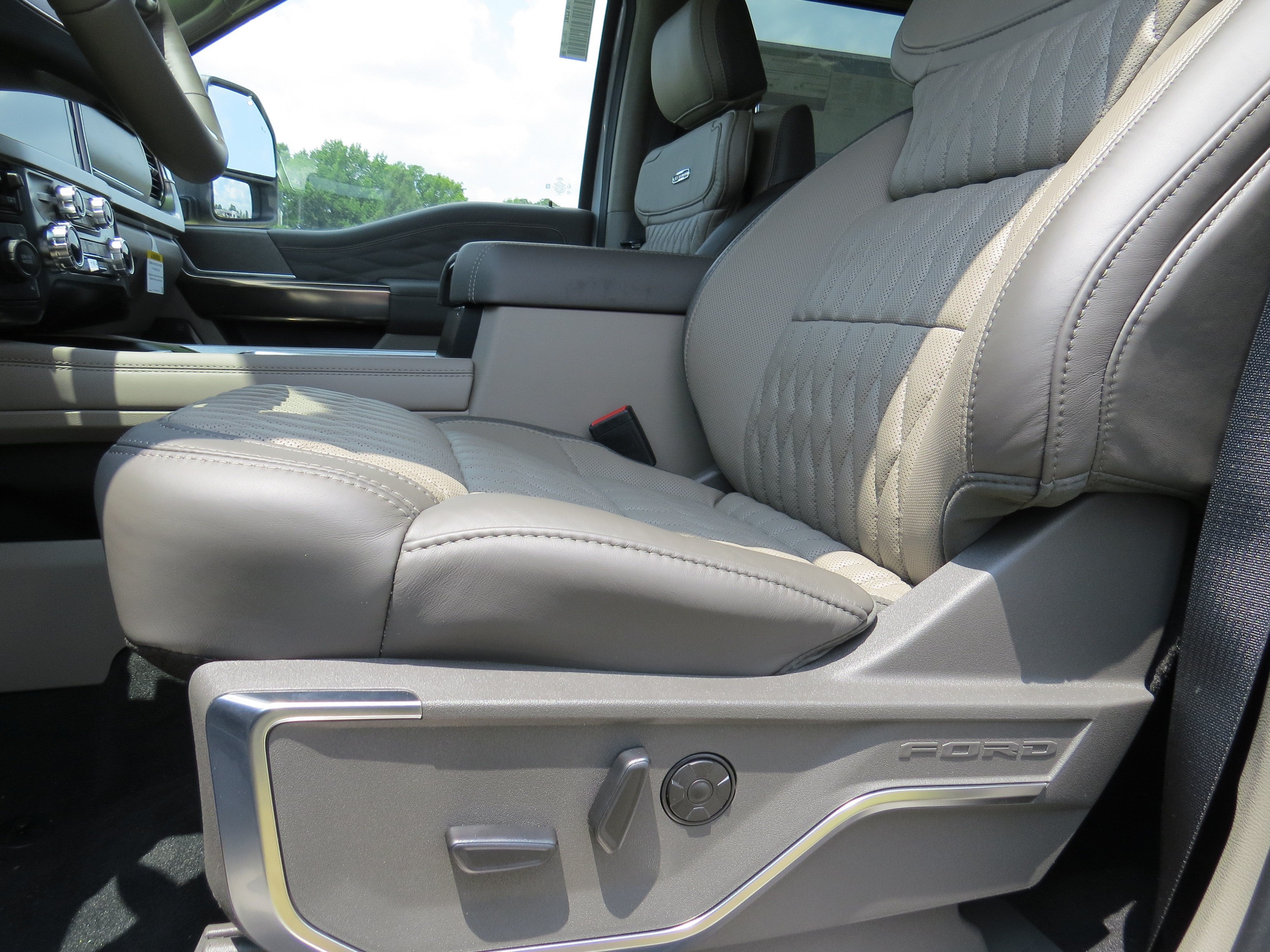 2026 Ford Super Duty F-350 DRW Platinum