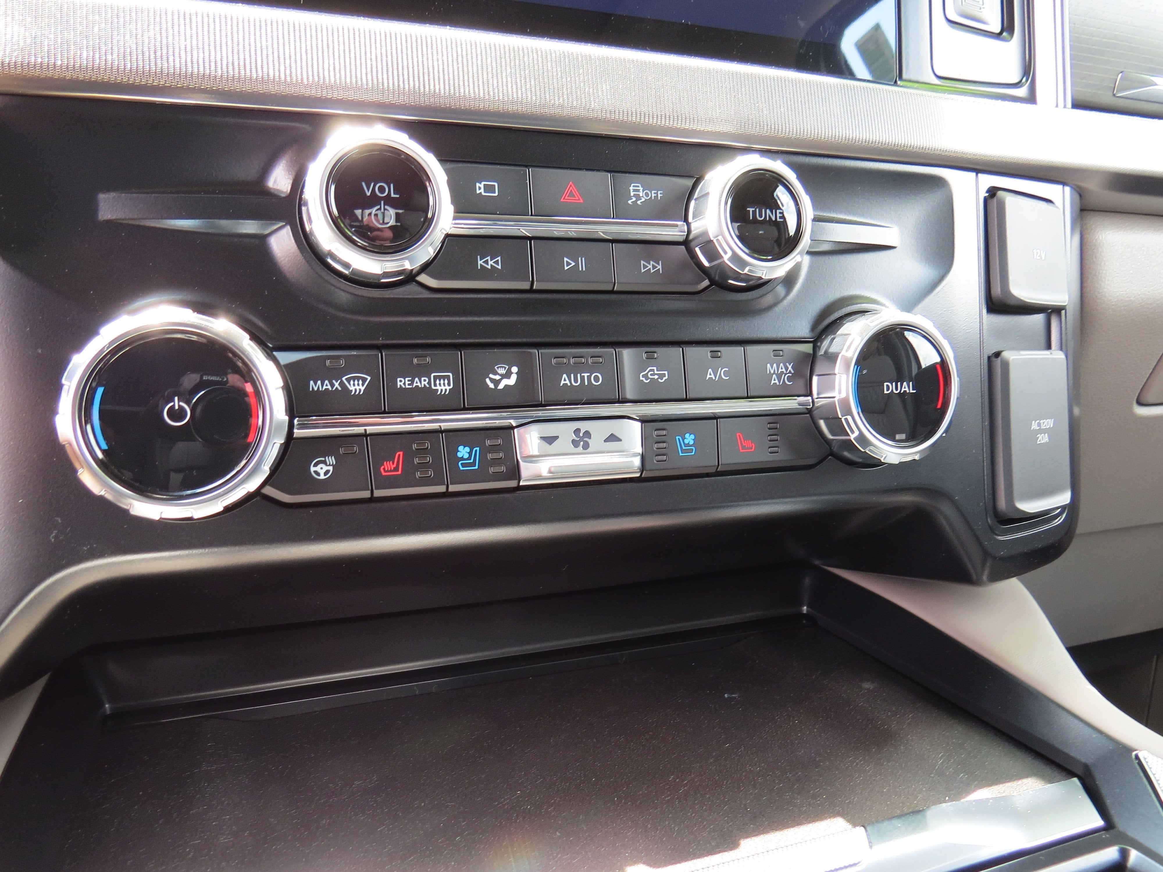 2026 Ford Super Duty F-350 DRW Platinum