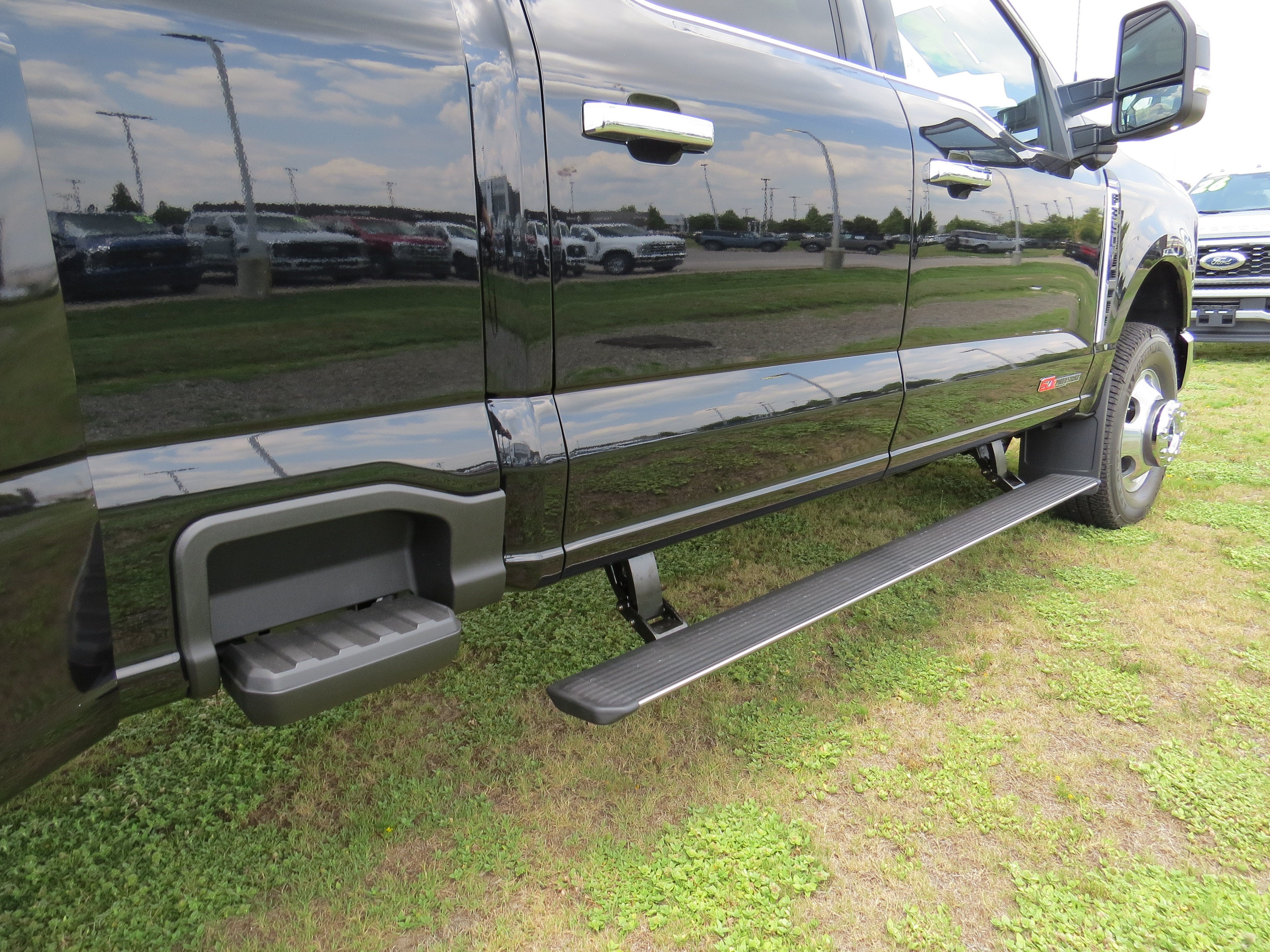 2026 Ford Super Duty F-350 DRW LARIAT