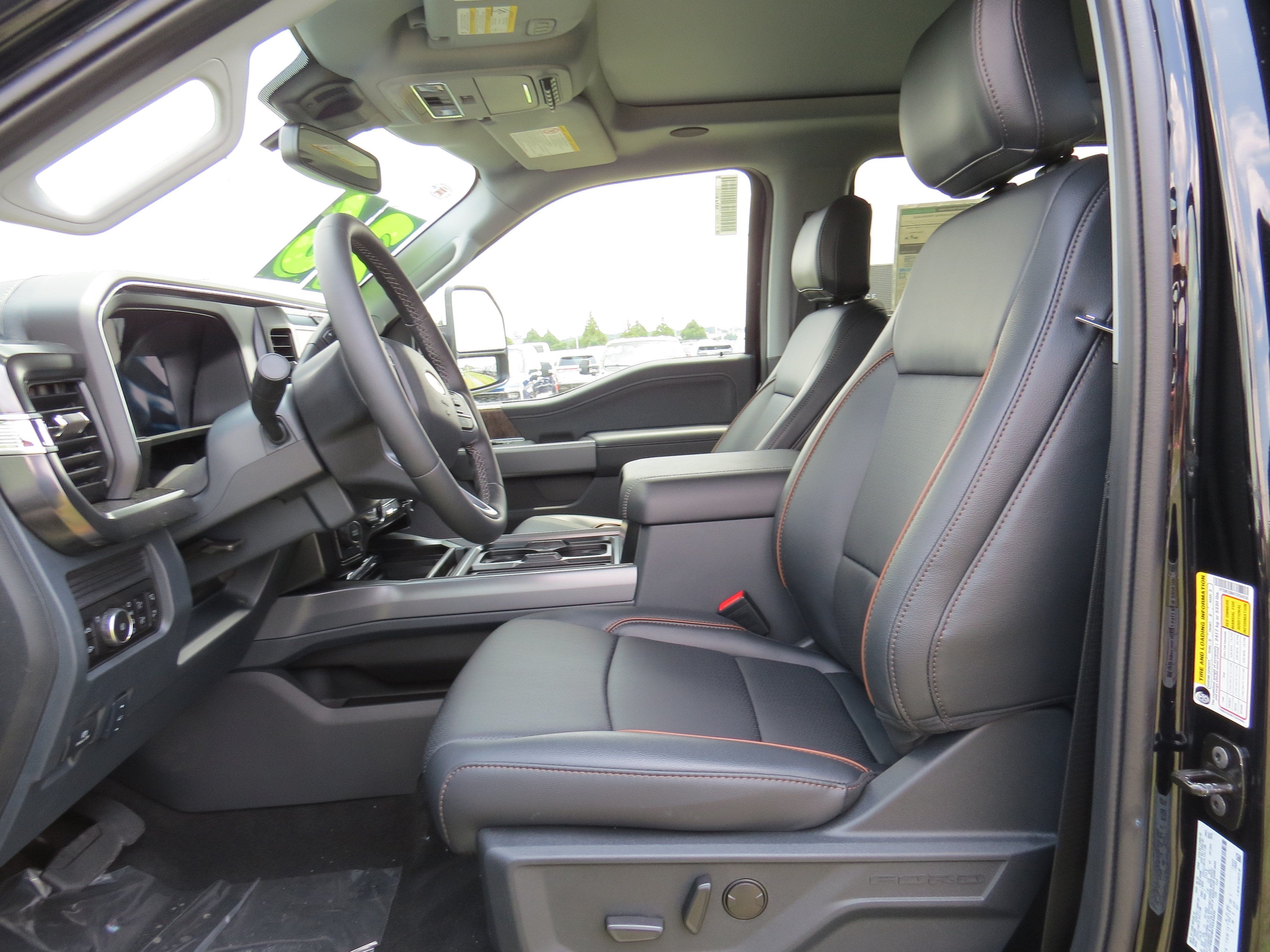 2026 Ford Super Duty F-350 DRW LARIAT