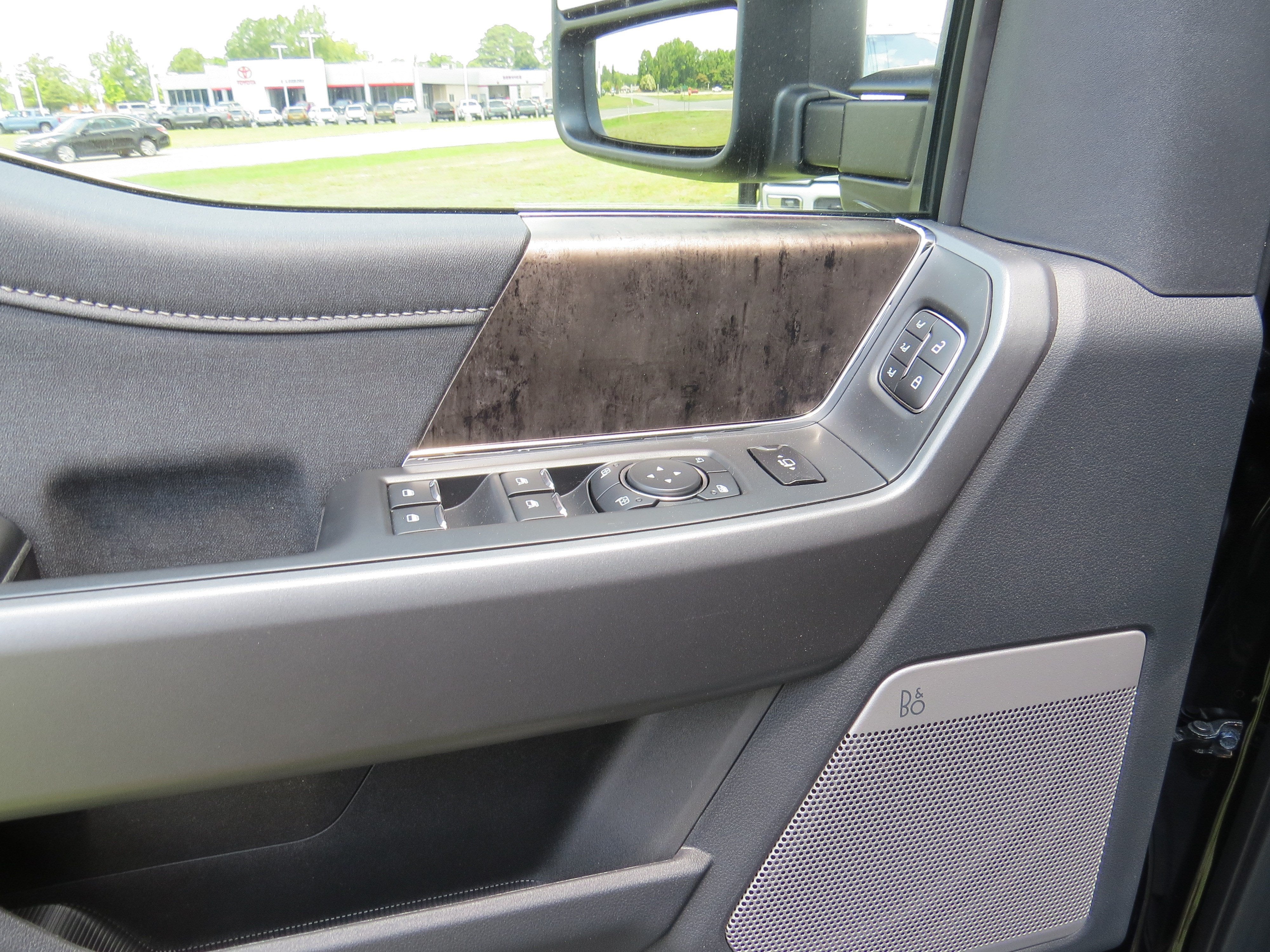 2026 Ford Super Duty F-350 DRW LARIAT