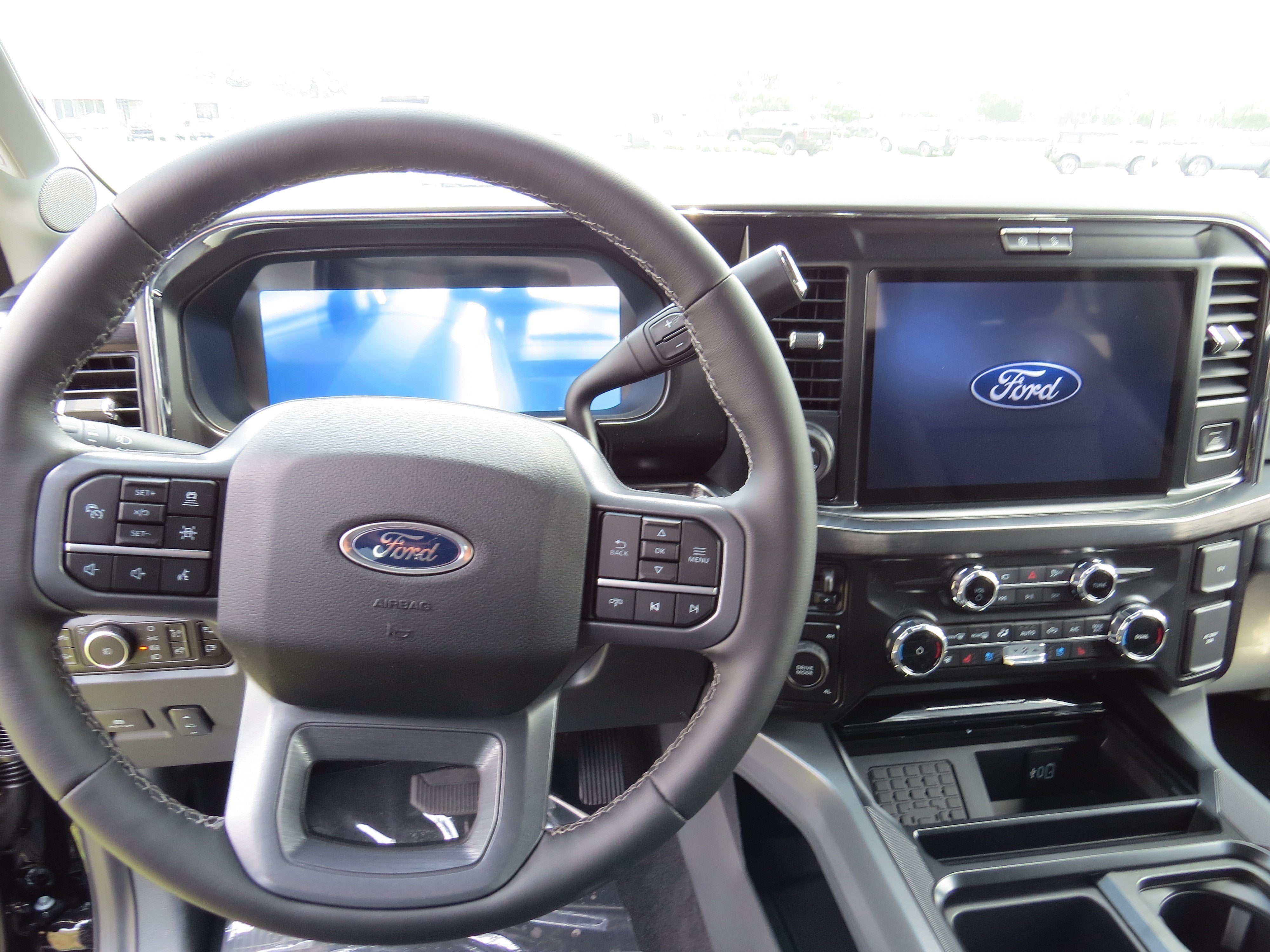 2026 Ford Super Duty F-350 DRW LARIAT