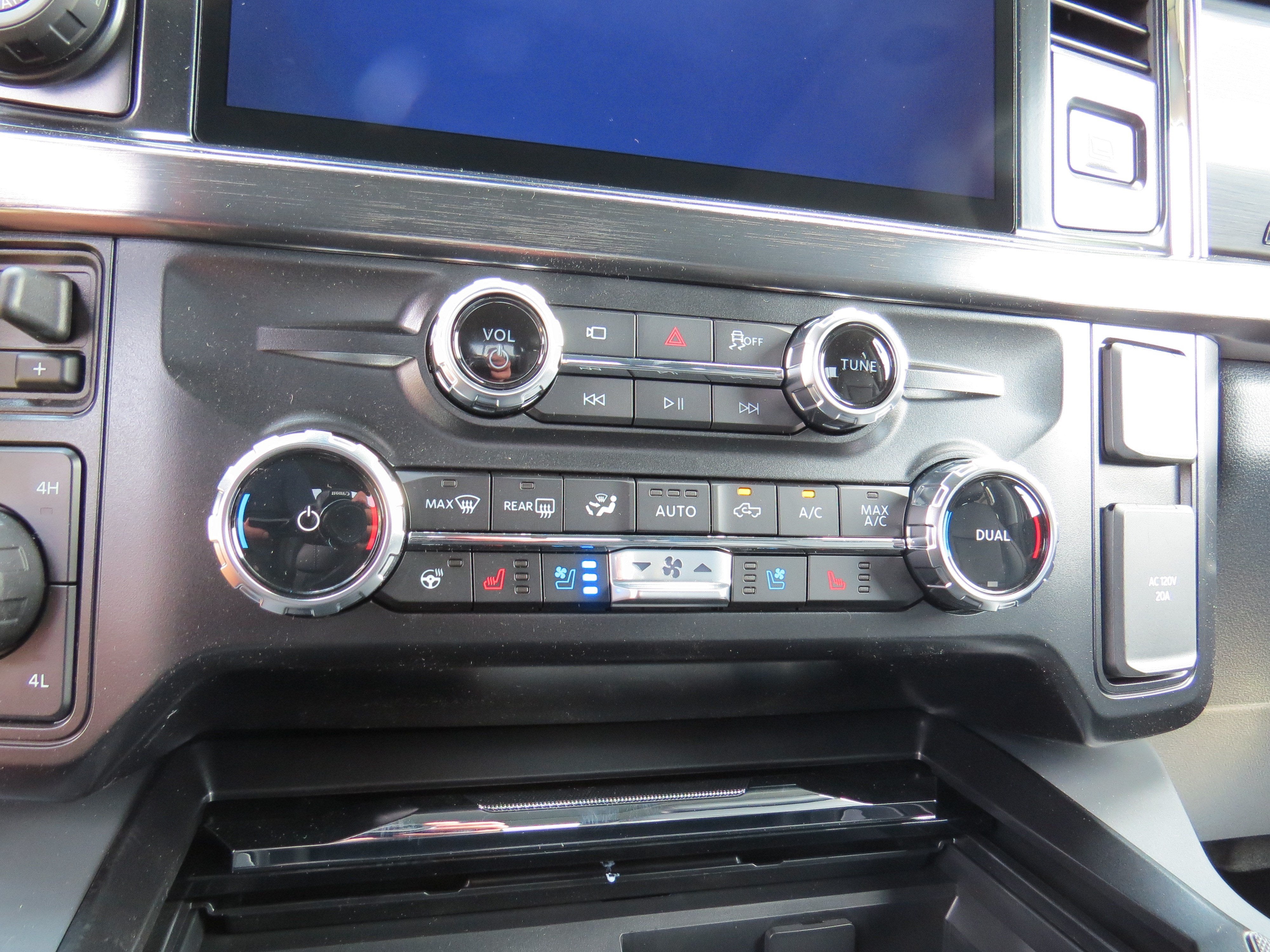2026 Ford Super Duty F-350 DRW LARIAT