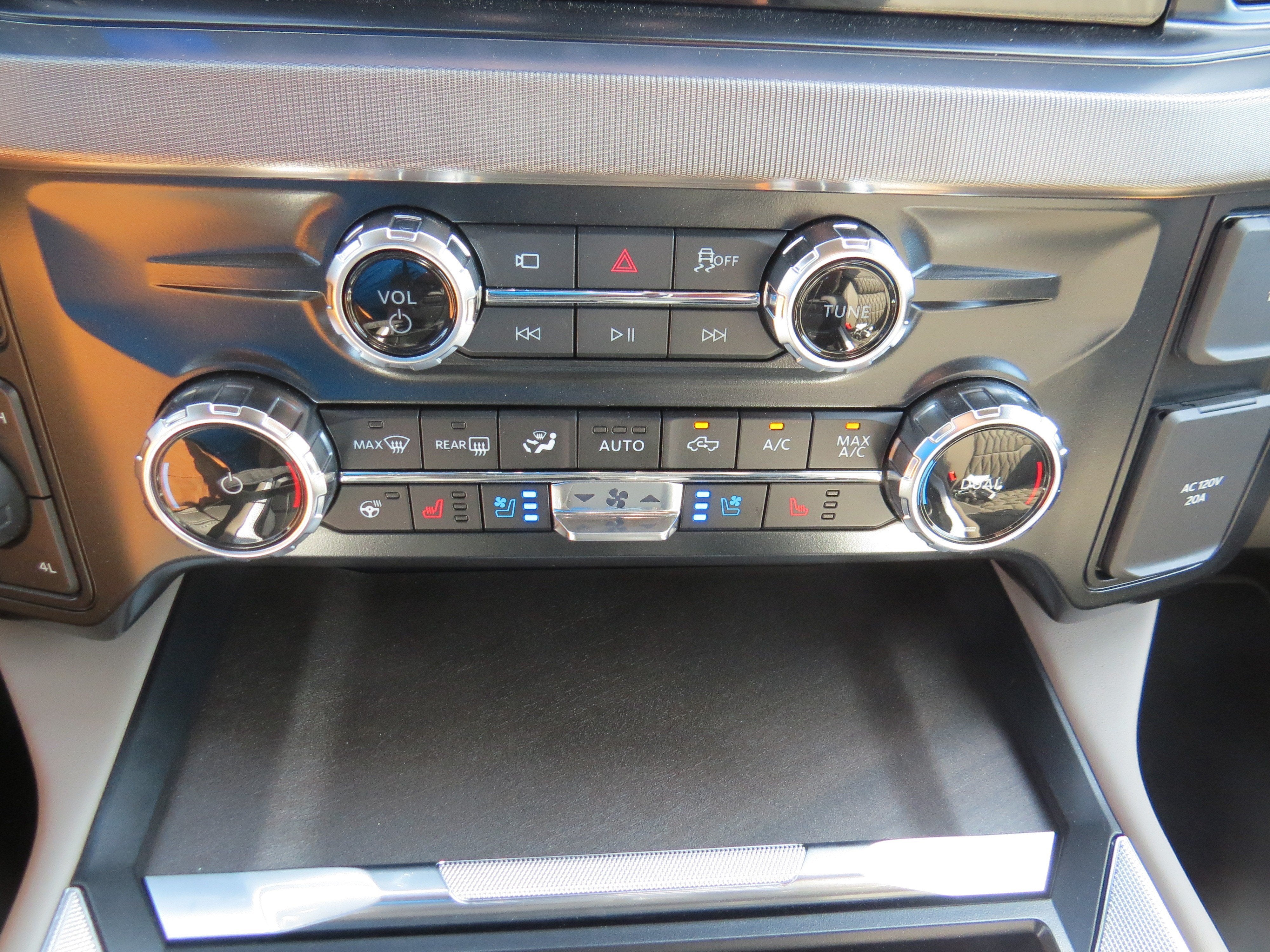 2026 Ford Super Duty F-350 DRW Platinum
