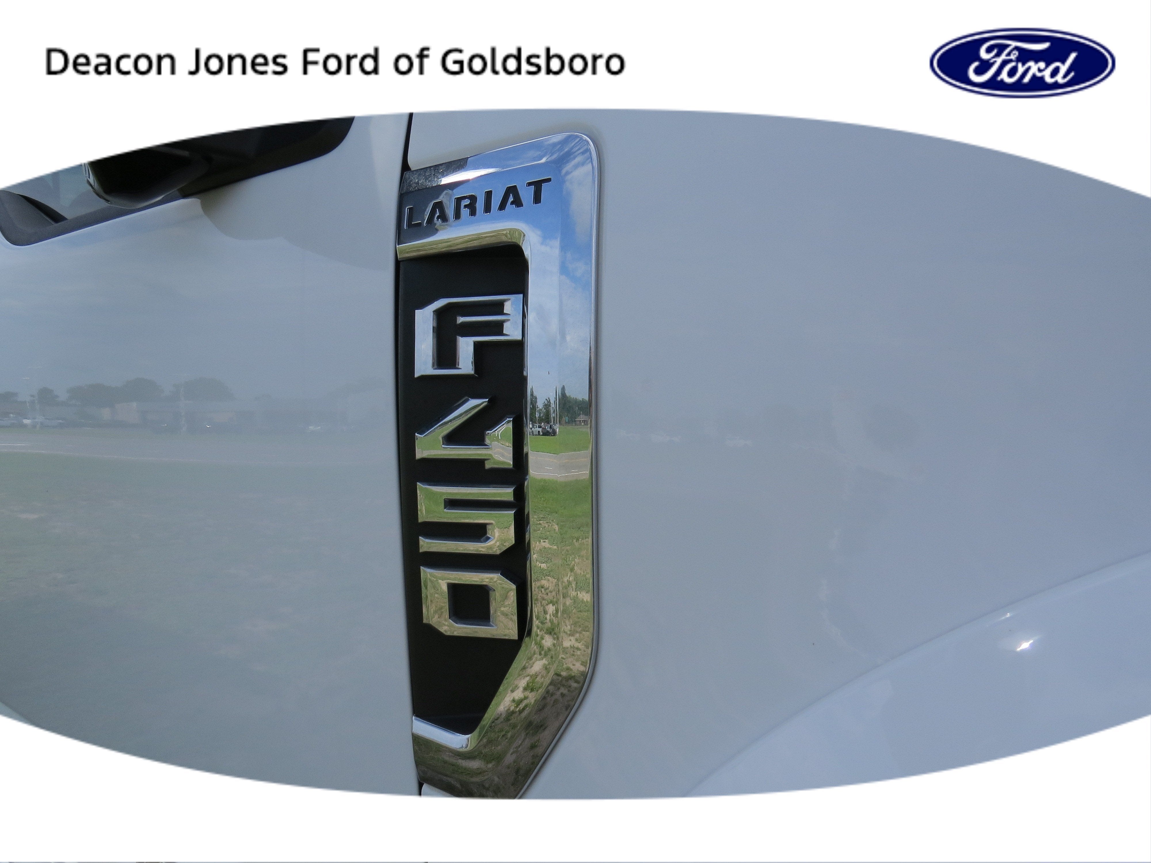 2022 Ford Super Duty F-450 DRW LARIAT