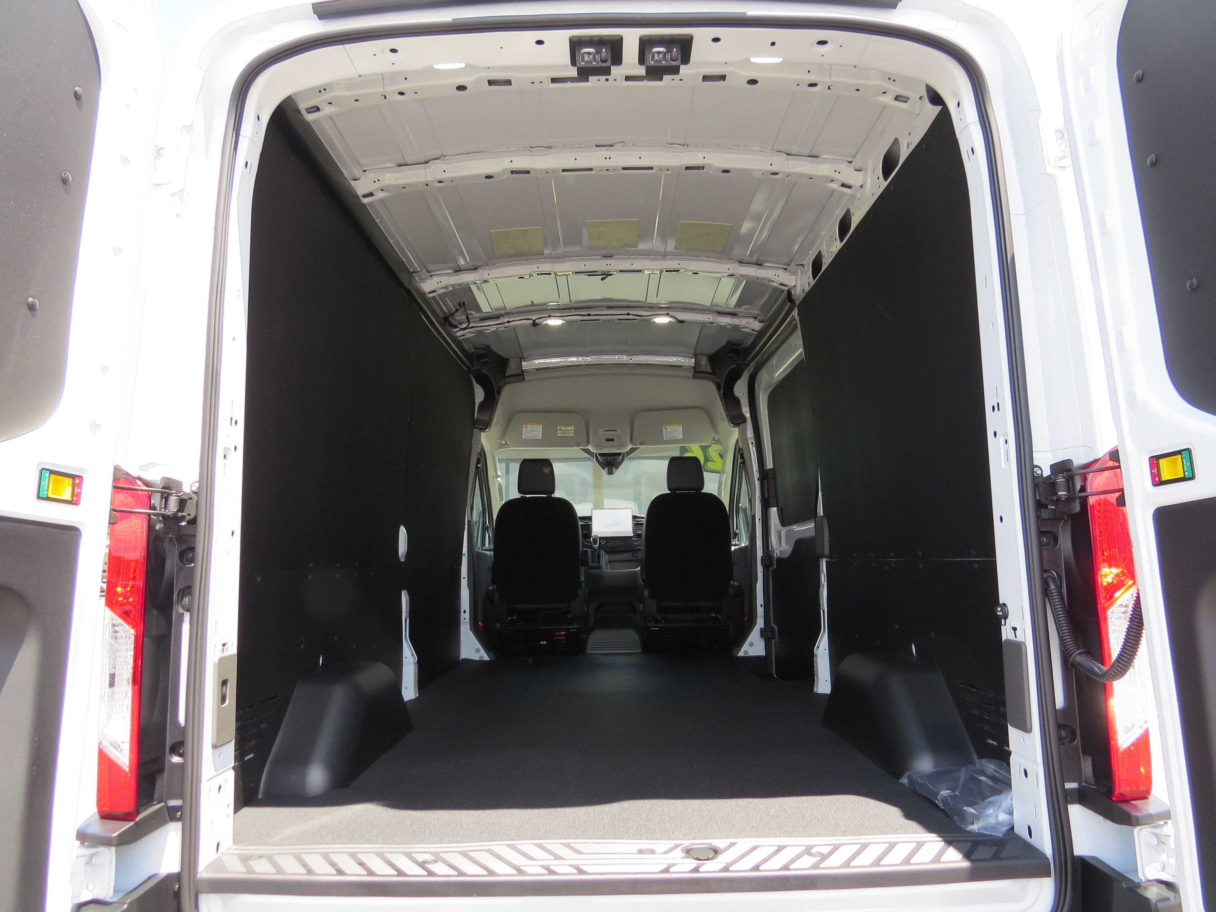 2026 Ford Transit Cargo Van T-250 148" Med Rf 9150 GVWR RWD
