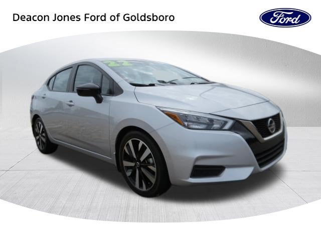 2022 Nissan Versa SR