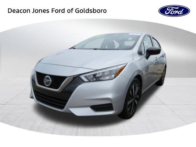 2022 Nissan Versa SR
