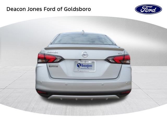 2022 Nissan Versa SR