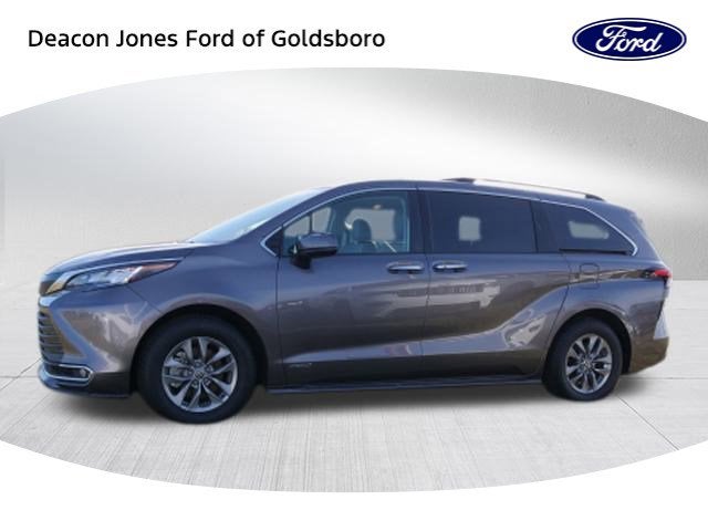 2021 Toyota Sienna XLE