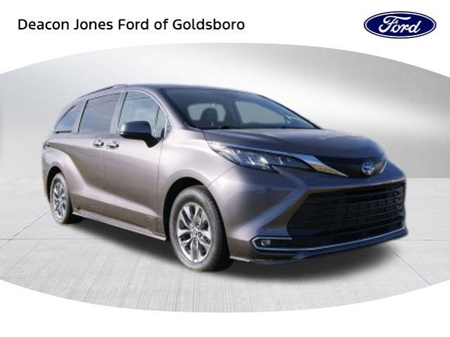 2021 Toyota Sienna XLE