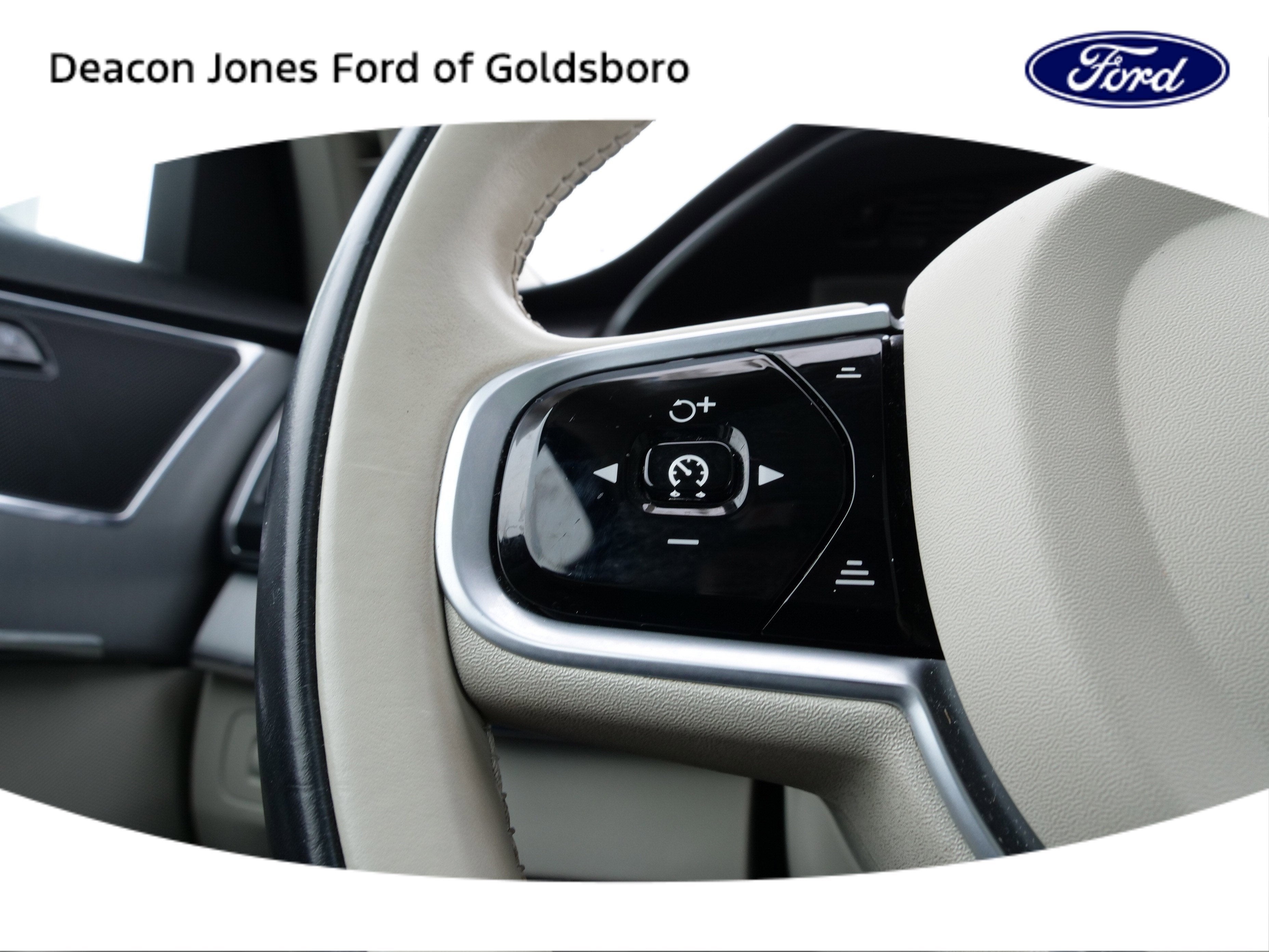 2021 Volvo XC90 Momentum