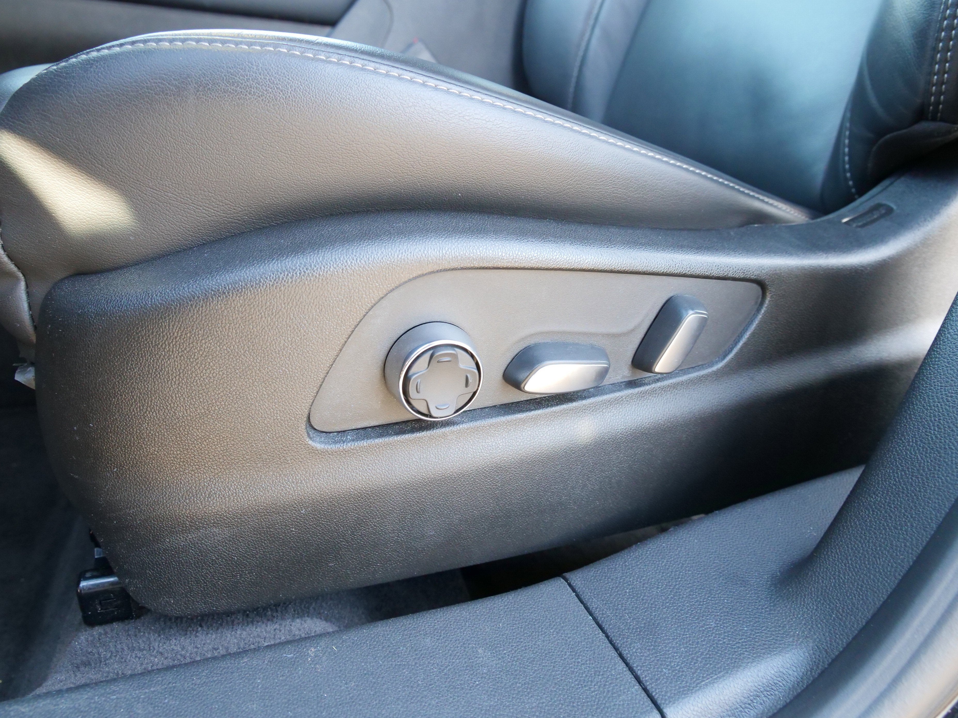 2024 Cadillac XT4 FWD Premium Luxury