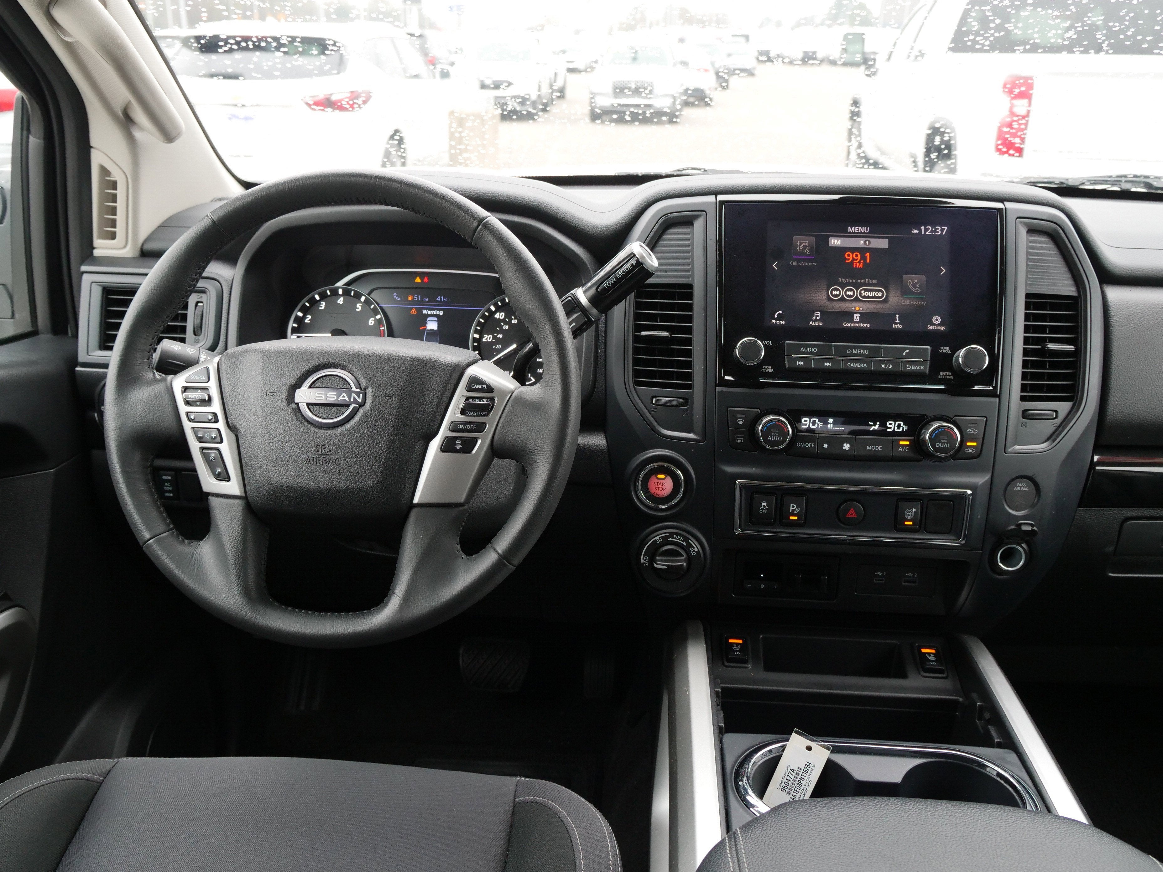 2023 Nissan Titan SV