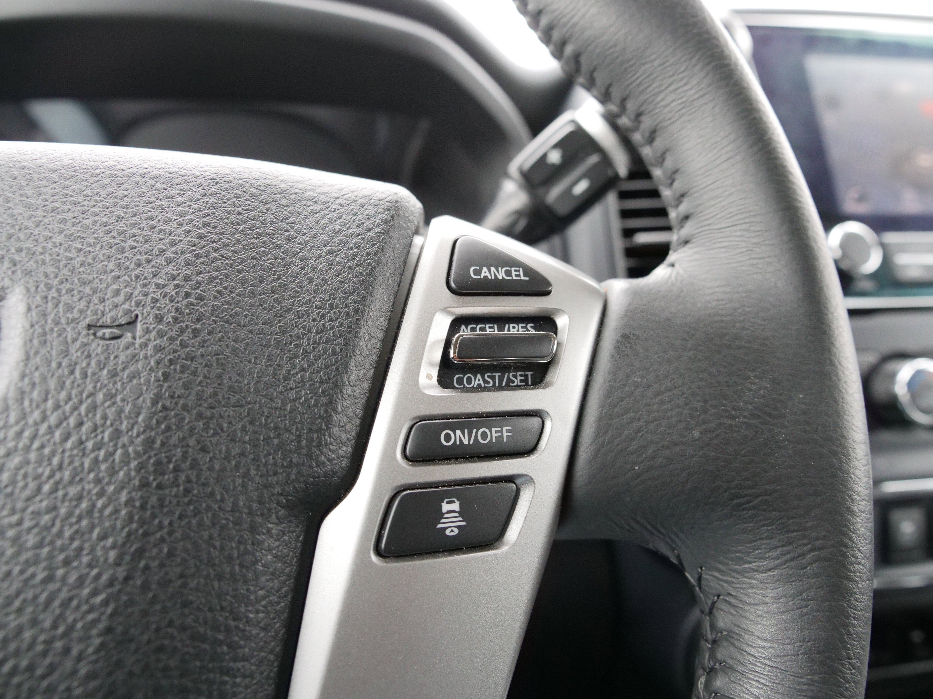 2023 Nissan Titan SV