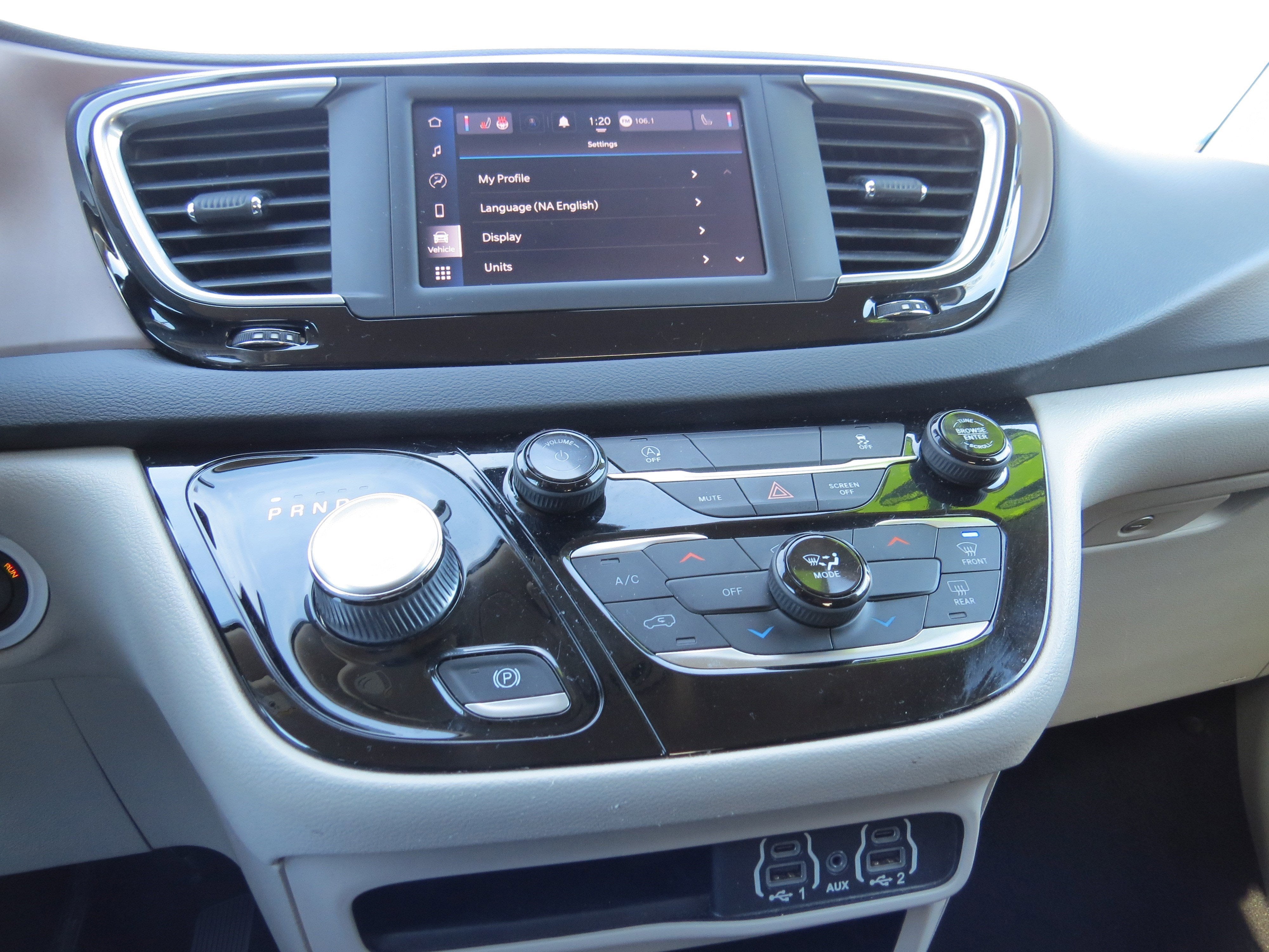 2022 Chrysler Voyager LX