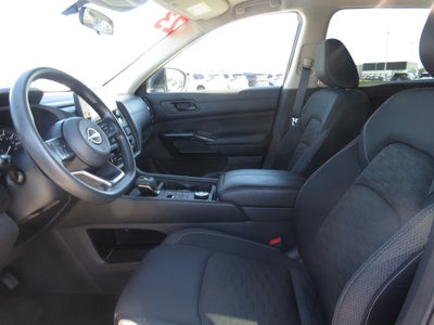 2023 Nissan Pathfinder S