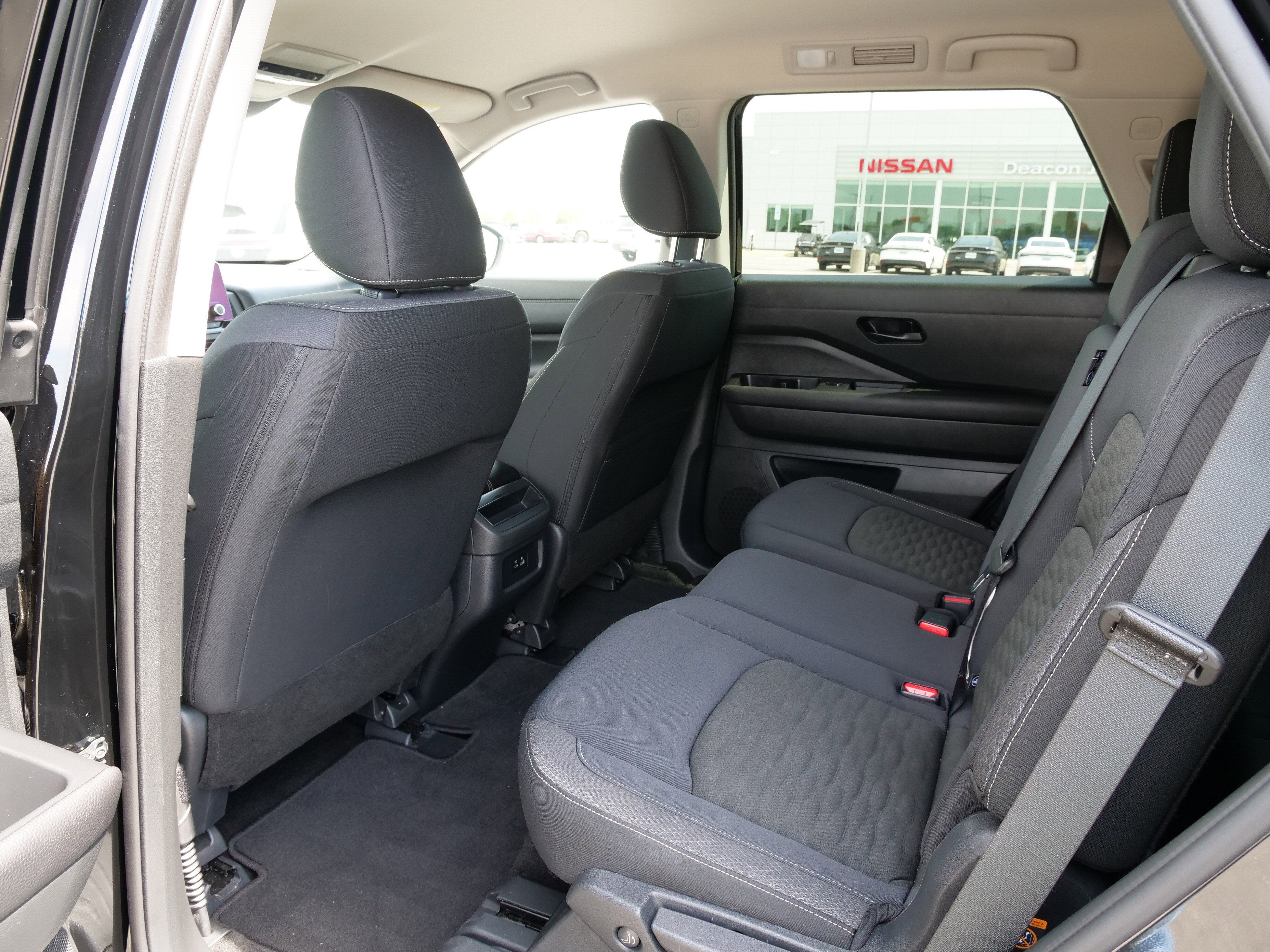 2025 Nissan Pathfinder S