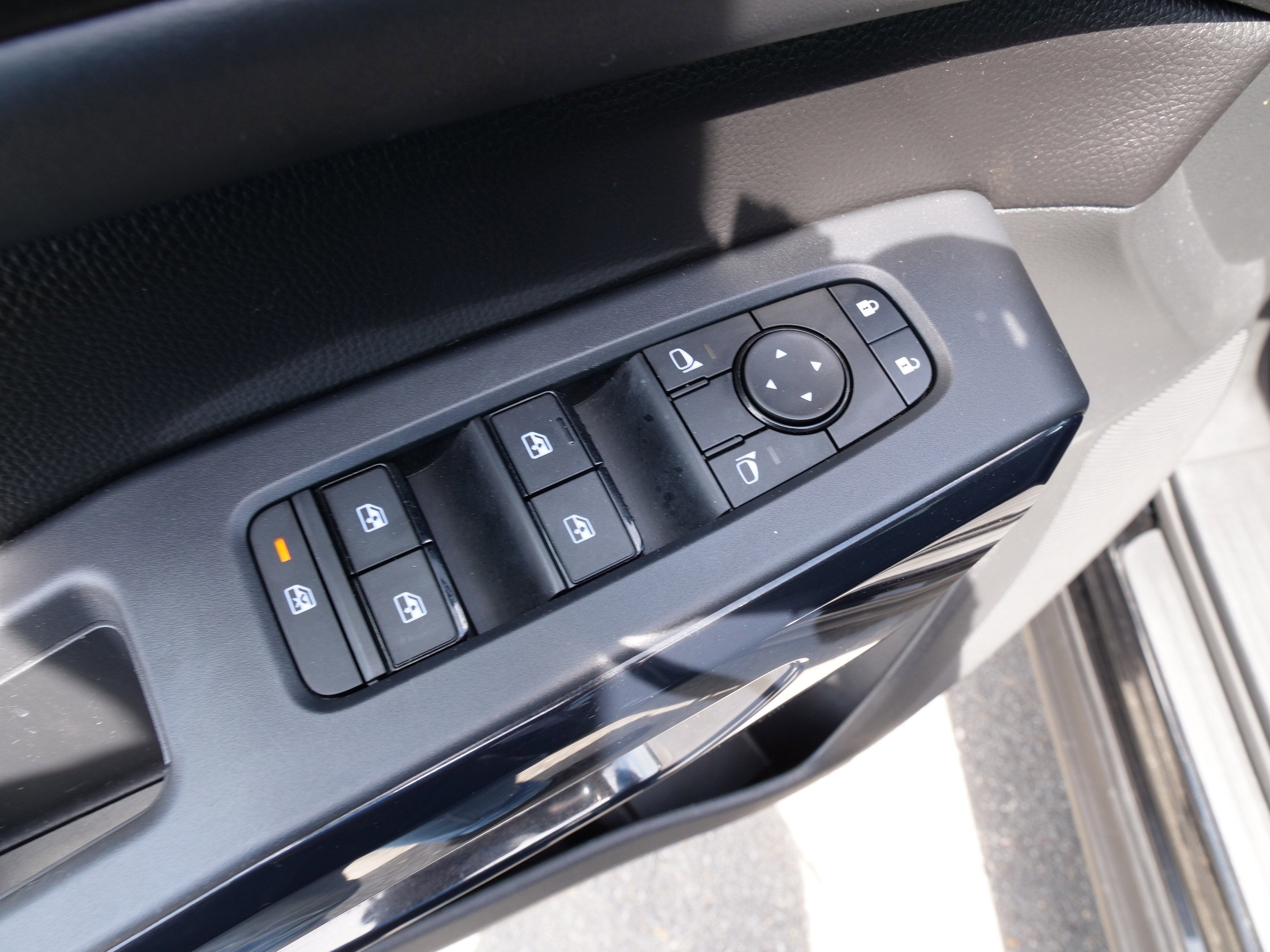 2025 Nissan Pathfinder S