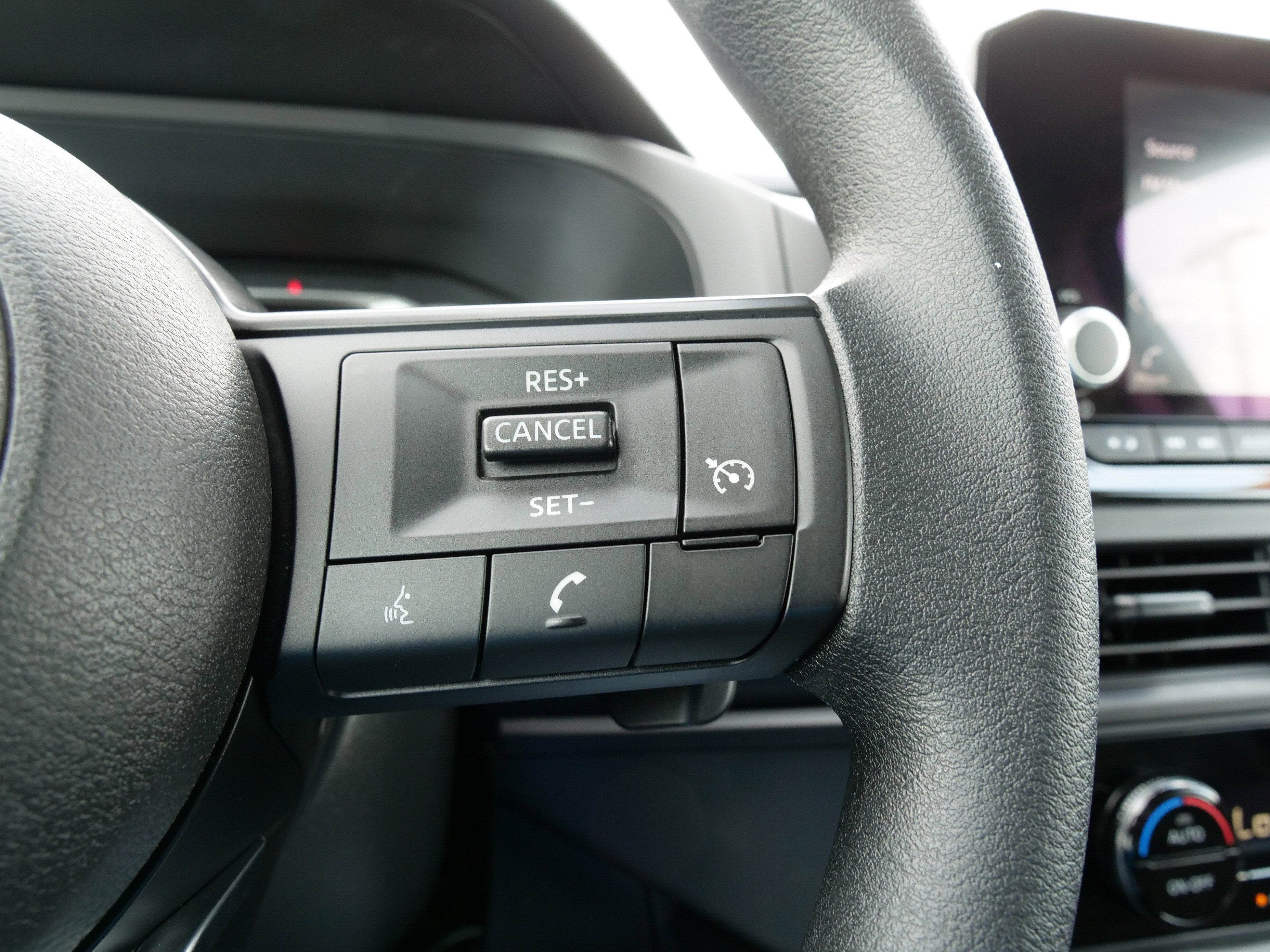 2025 Nissan Pathfinder S