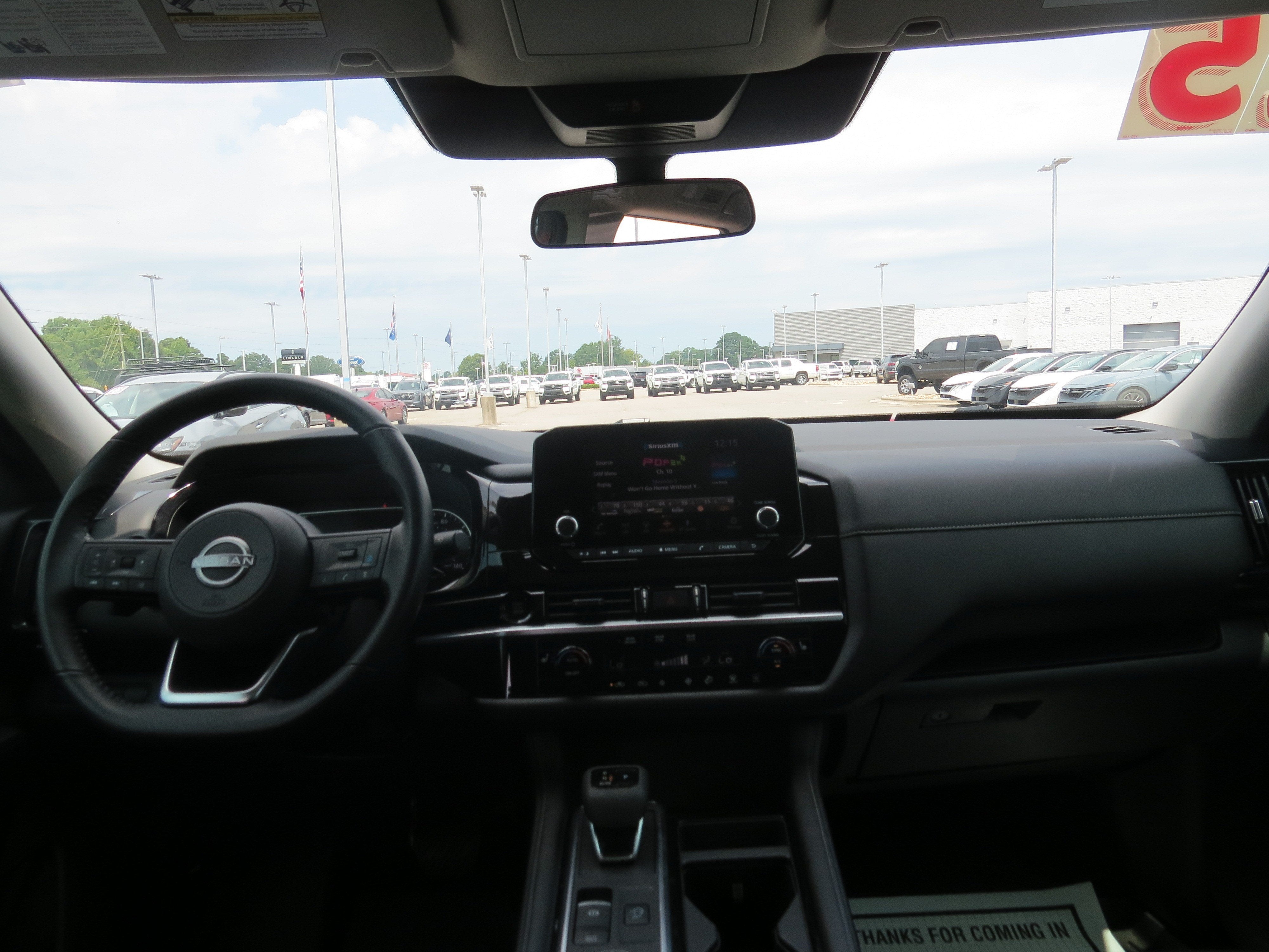 2025 Nissan Pathfinder SV