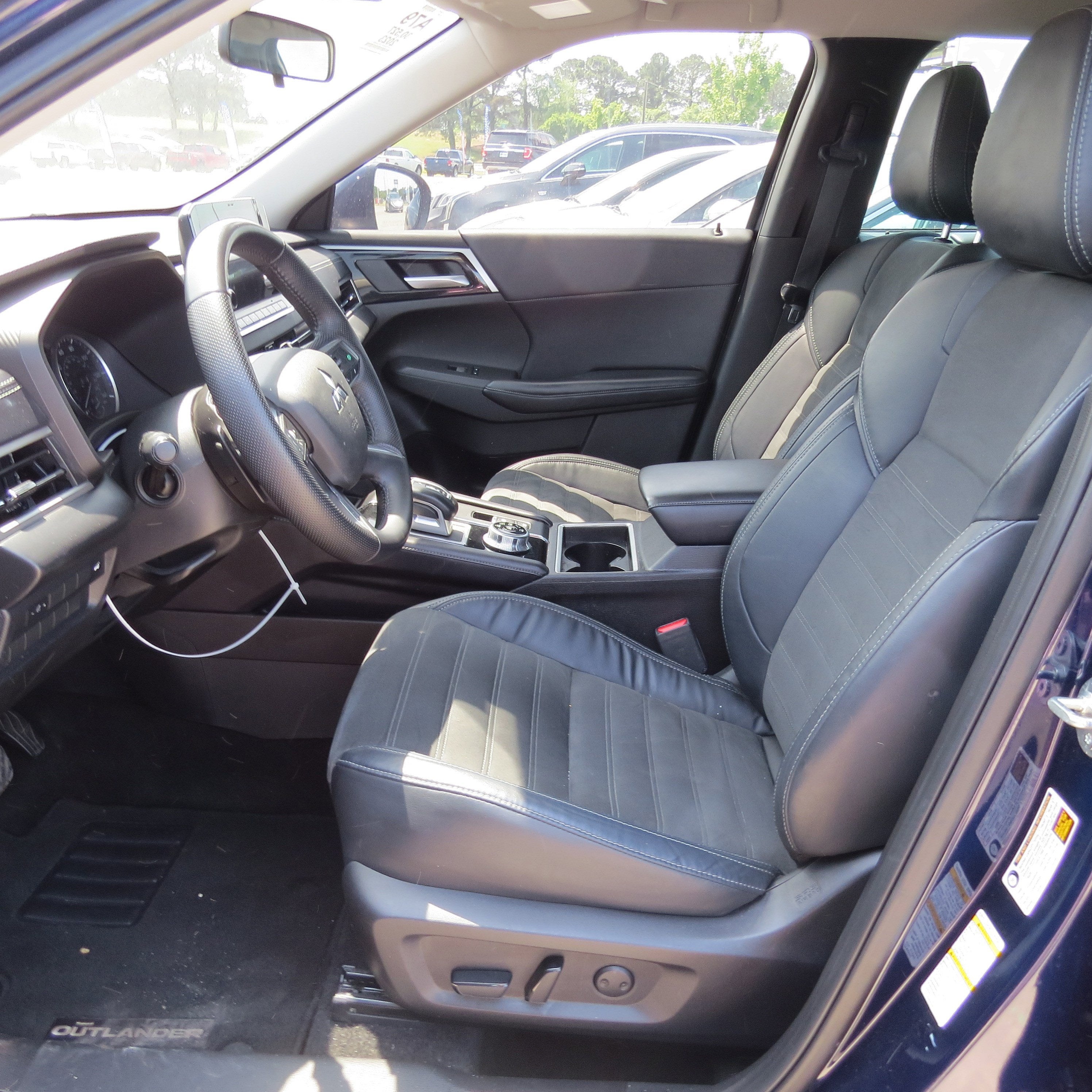 2023 Mitsubishi Outlander SE