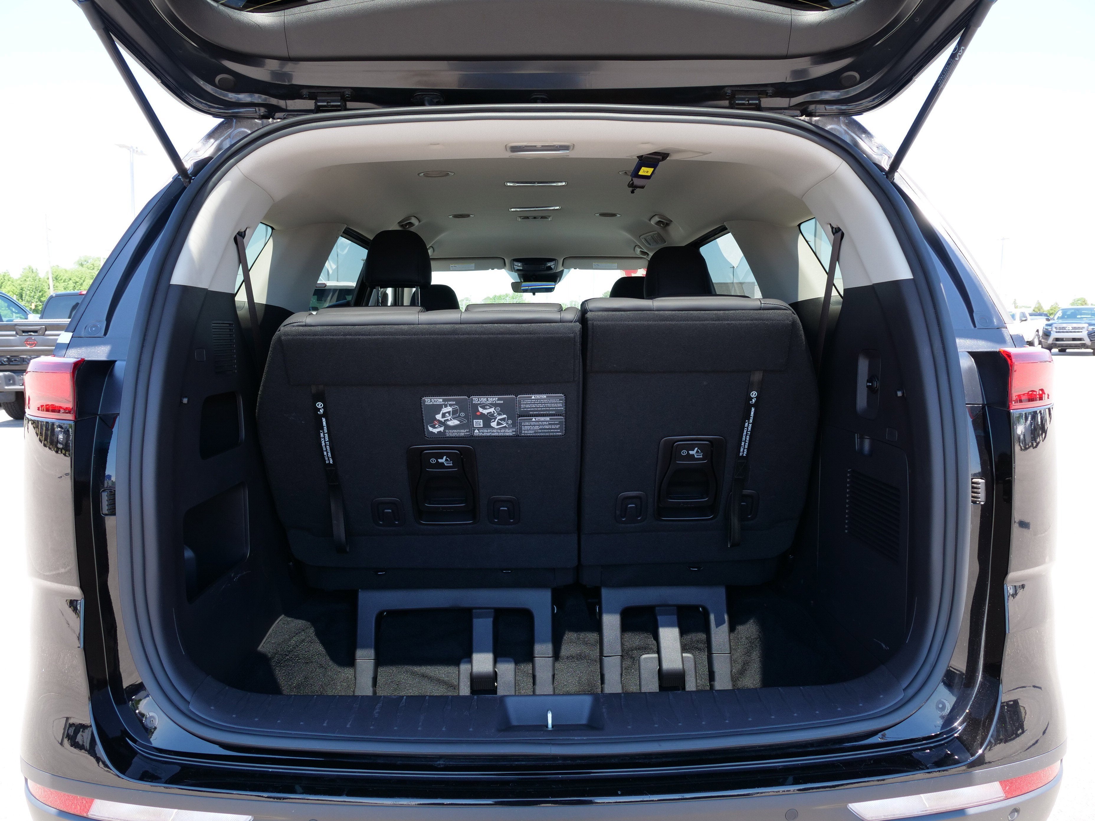 2024 Kia Carnival LX