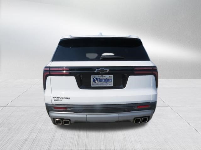 2026 Chevrolet Traverse FWD LT