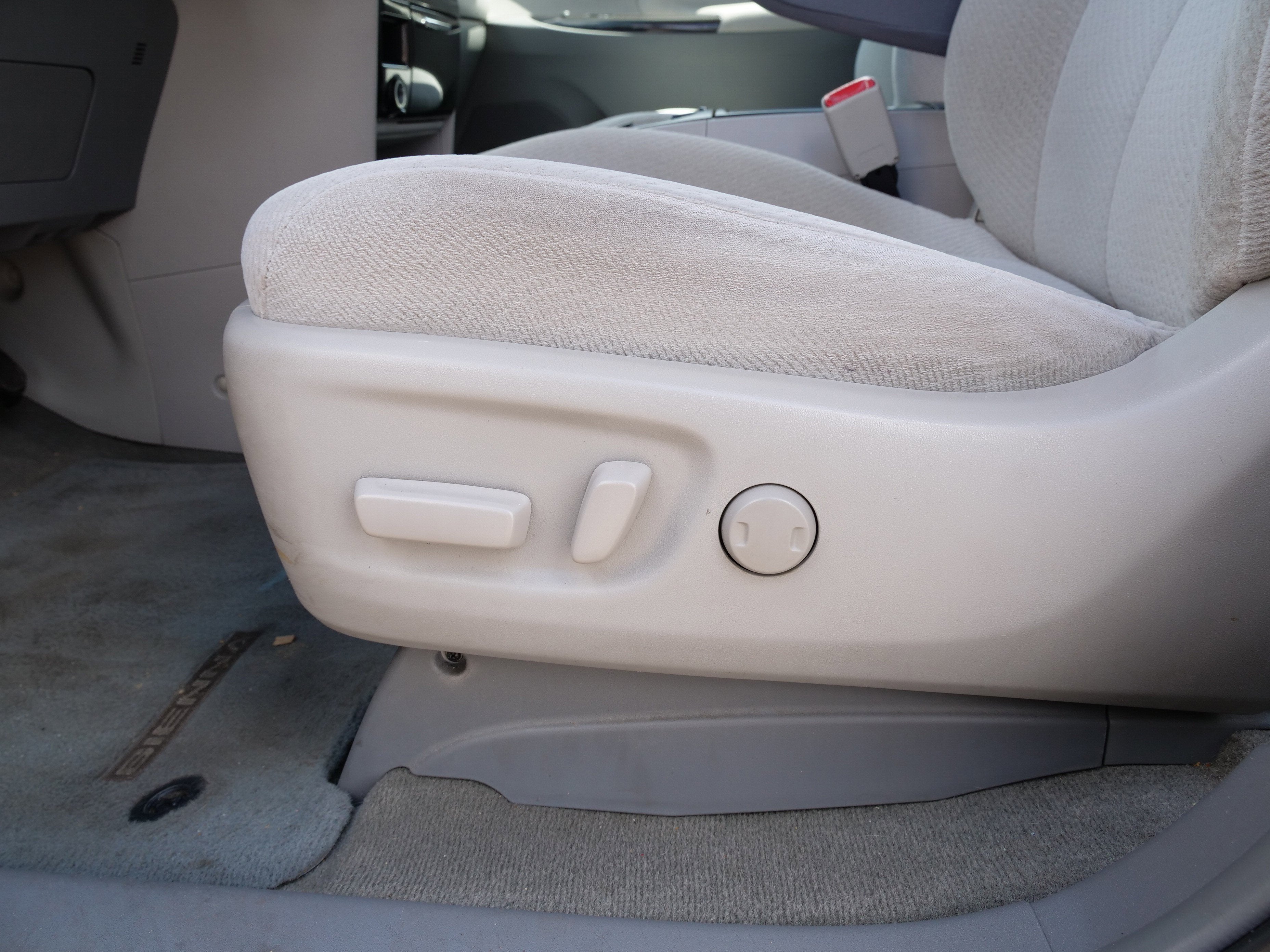 2014 Toyota Sienna LE