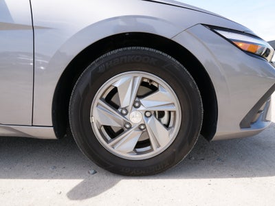 2024 Hyundai Elantra SE