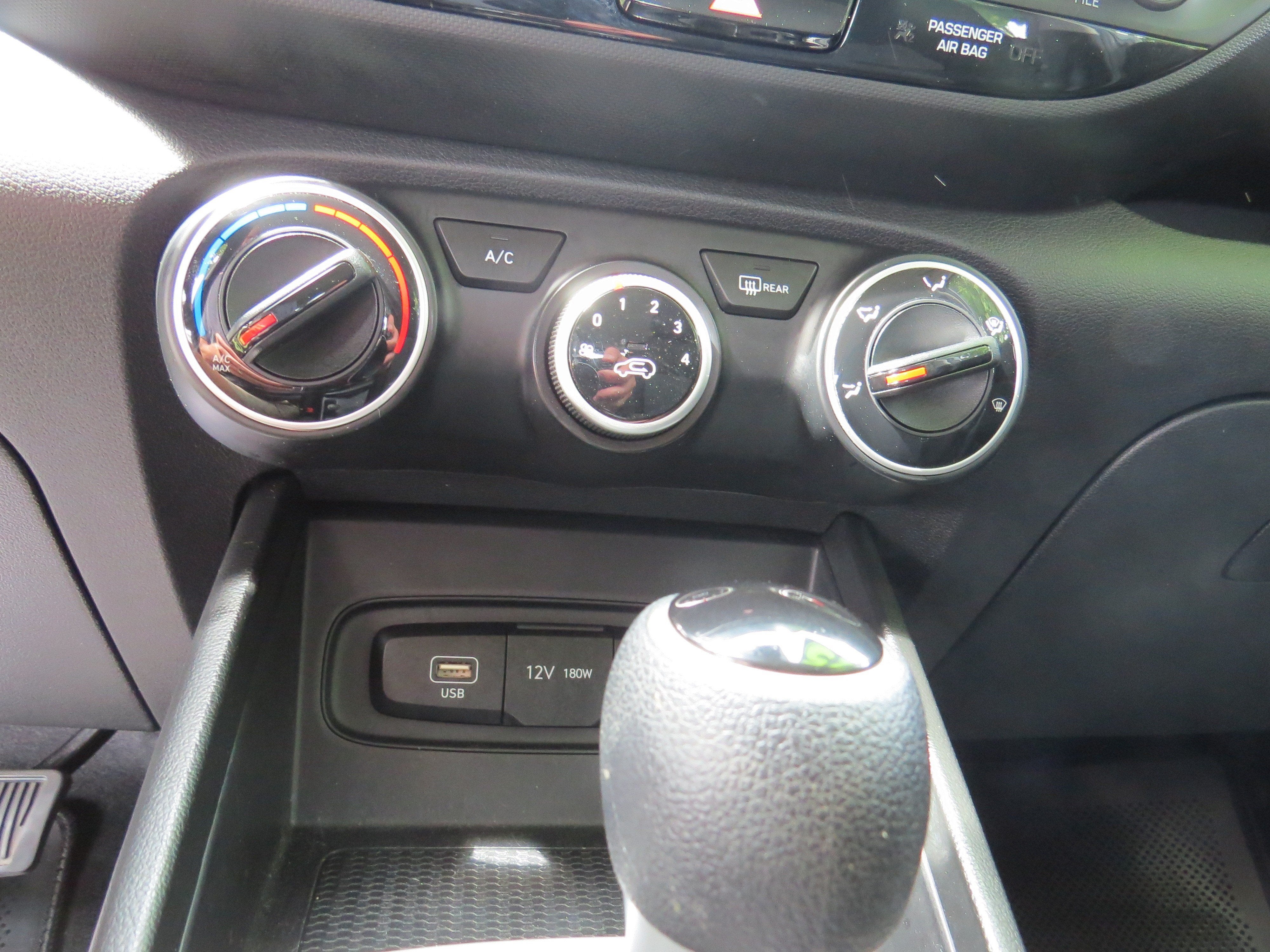 2025 Hyundai Venue SE
